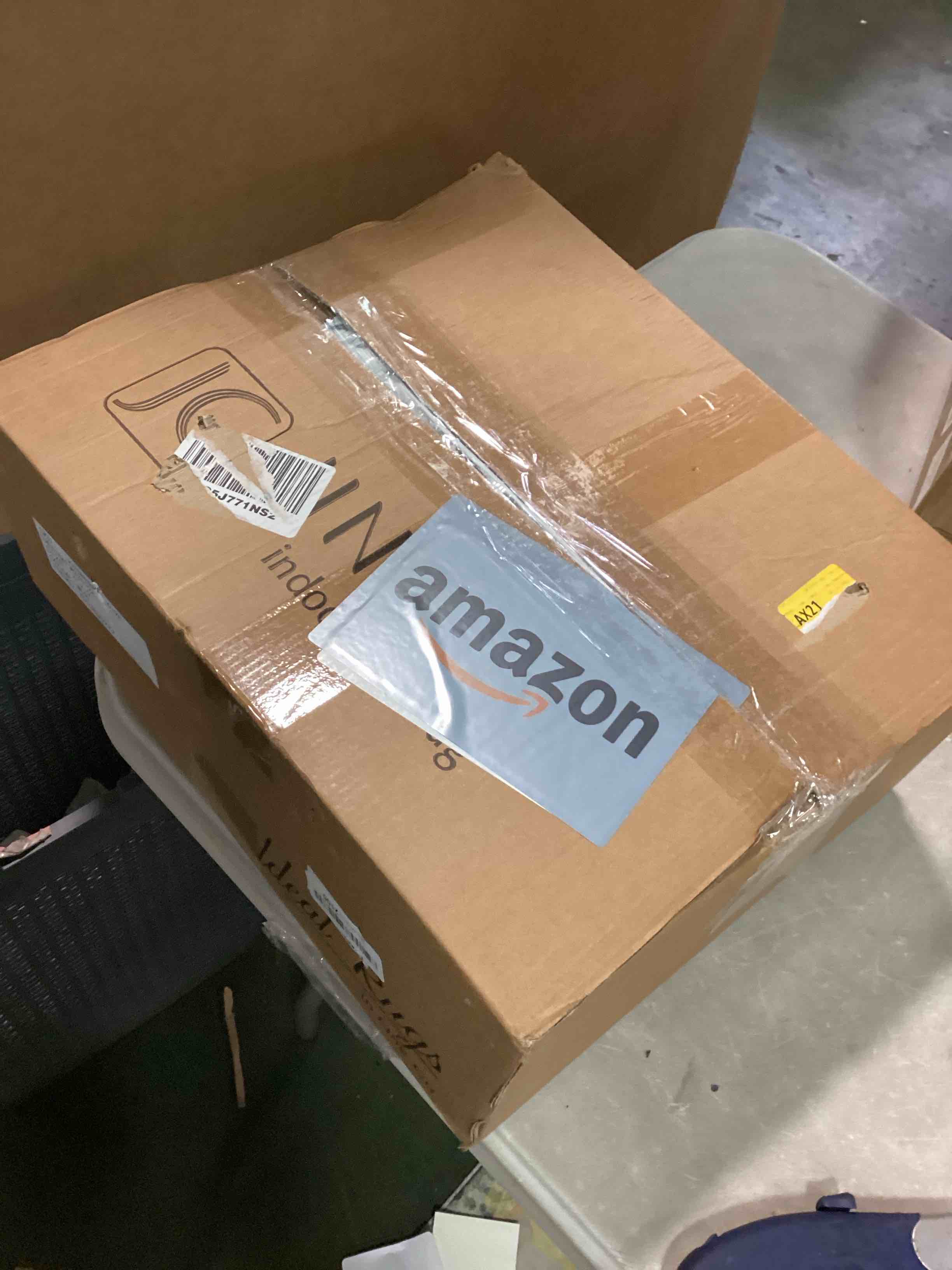 https://s3.amazonaws.com/lotting-images-prod/bidfta/ORG6556623_1717679525802.jpeg