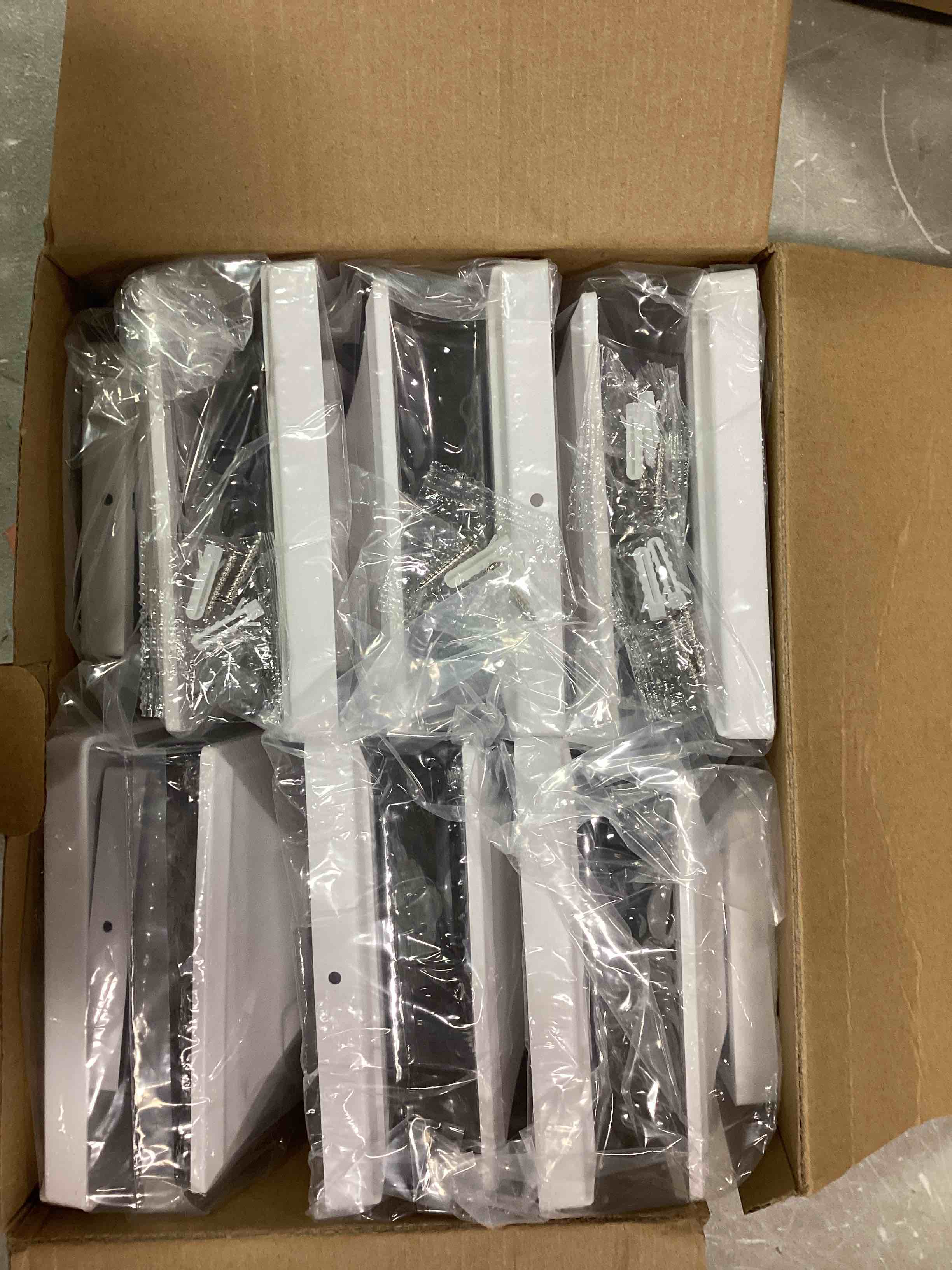 https://s3.amazonaws.com/lotting-images-prod/bidfta/ORG6576541_1716474649104.jpeg