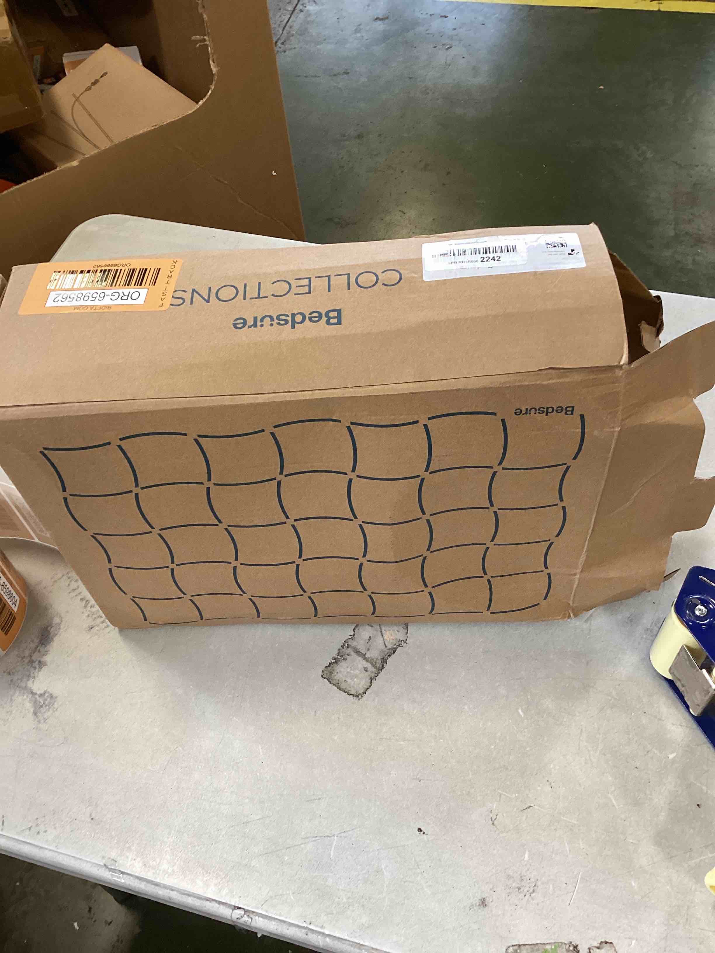 https://s3.amazonaws.com/lotting-images-prod/bidfta/ORG6598562_1716492863615.jpeg