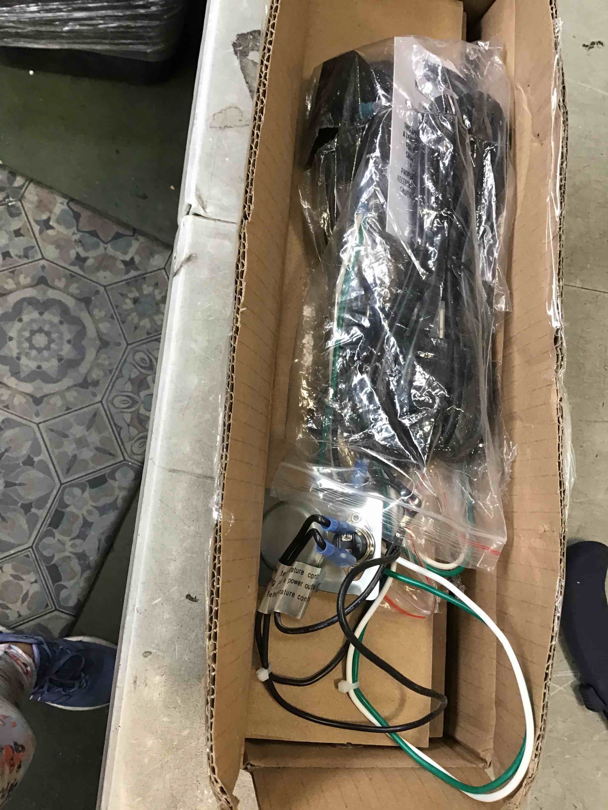 https://s3.amazonaws.com/lotting-images-prod/bidfta/ORG6599117_1715092726356.jpeg