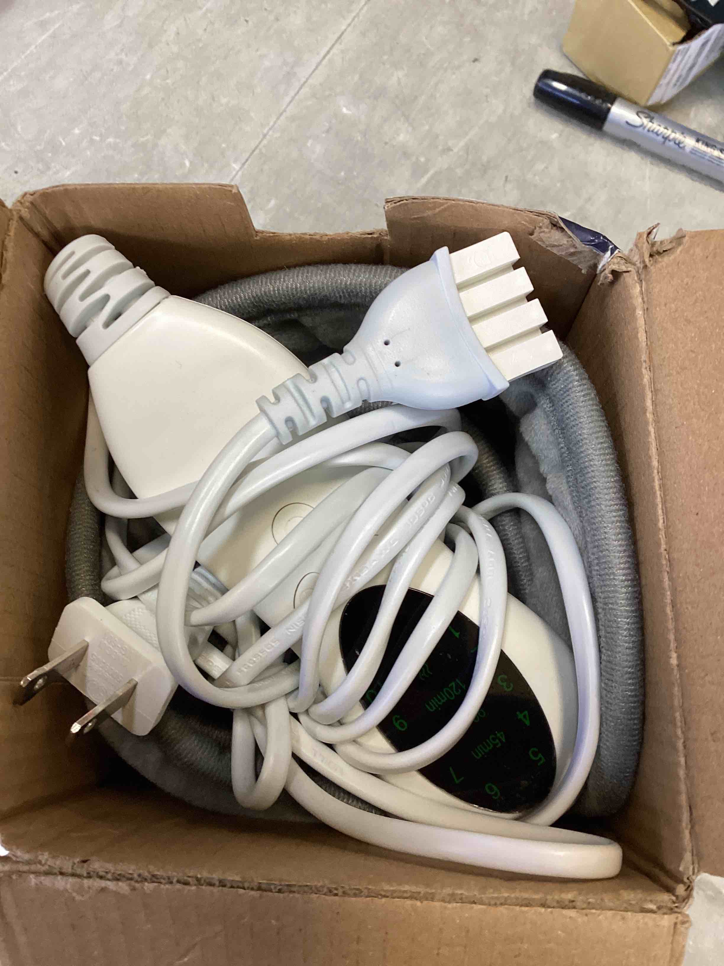 https://s3.amazonaws.com/lotting-images-prod/bidfta/ORG6600101_1715371490862.jpeg