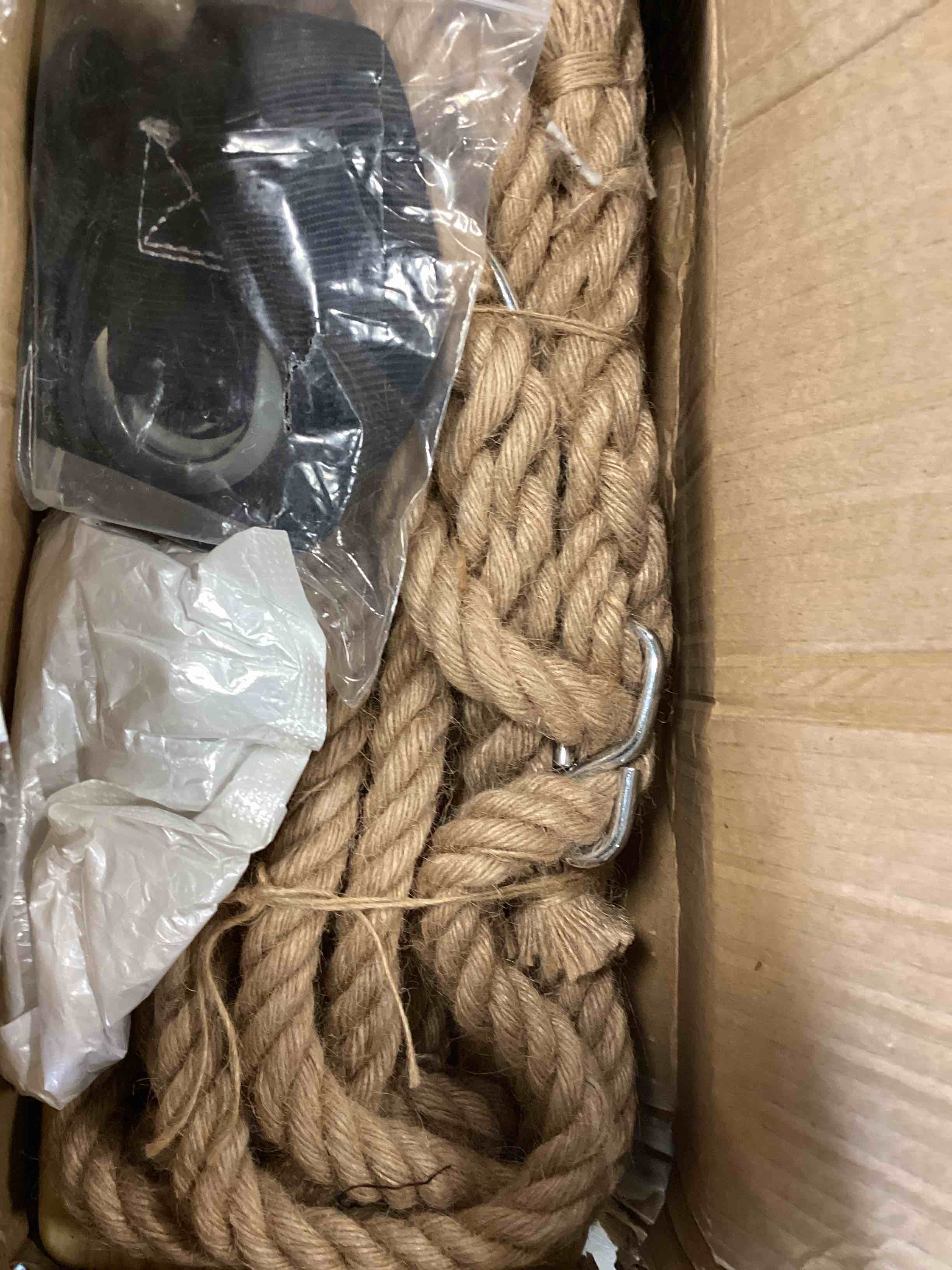 https://s3.amazonaws.com/lotting-images-prod/bidfta/ORG6624944_1715884829415.jpeg