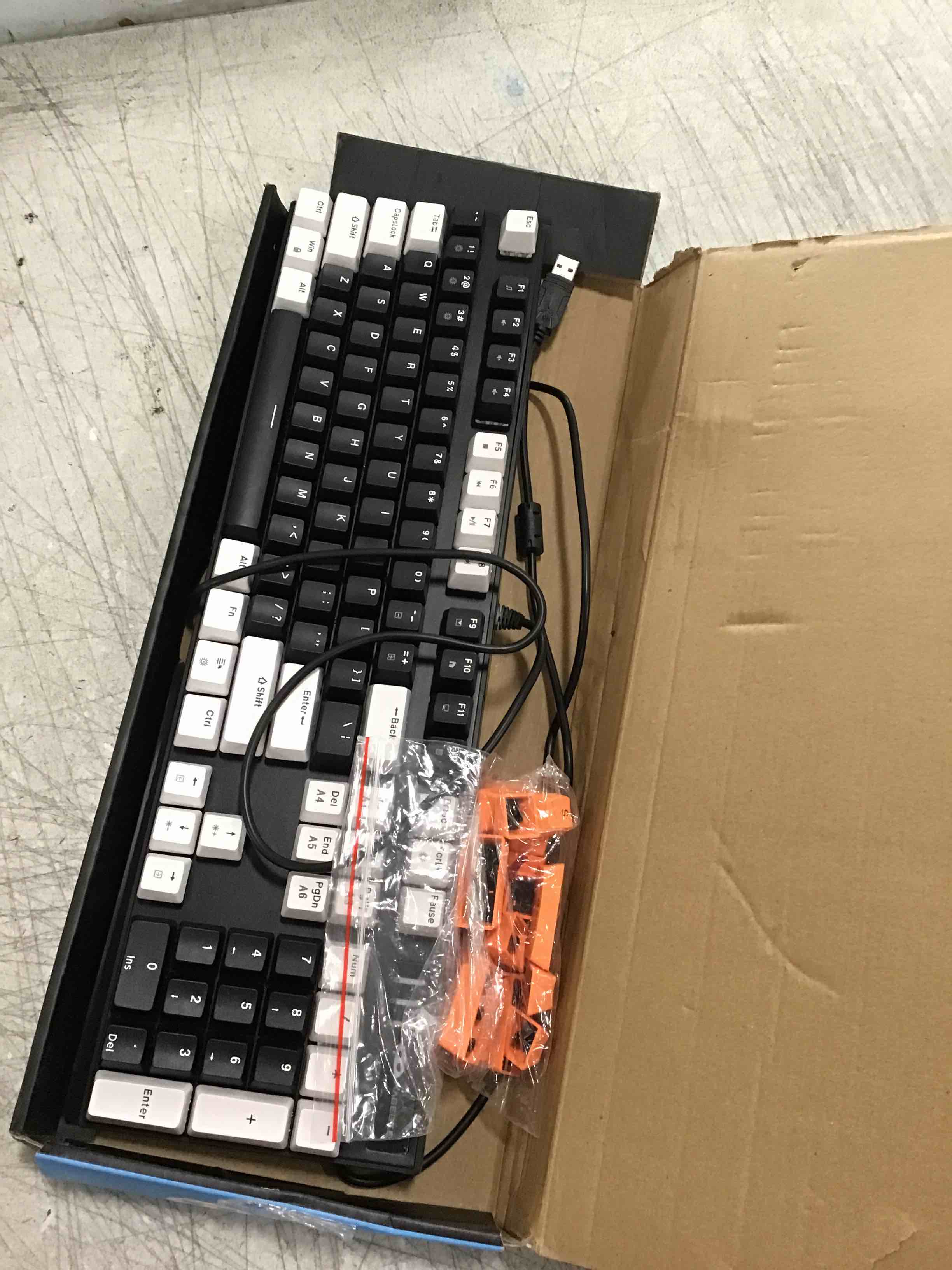 https://s3.amazonaws.com/lotting-images-prod/bidfta/ORG6627611_1715858441060.jpeg