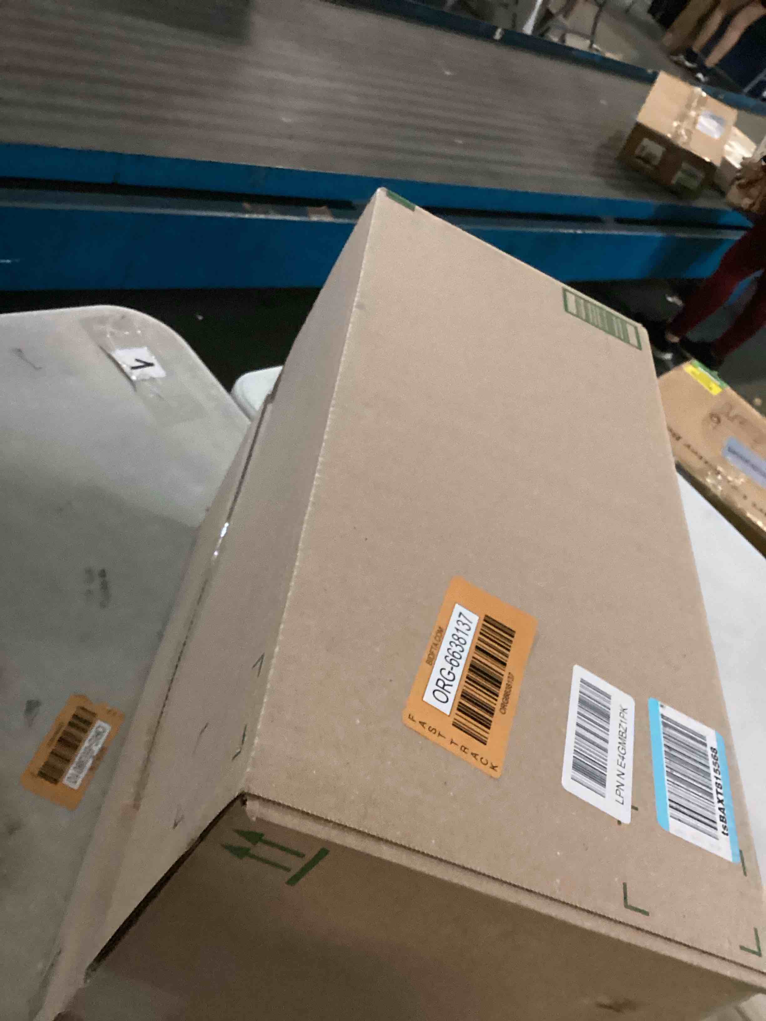 https://s3.amazonaws.com/lotting-images-prod/bidfta/ORG6638137_1722542115466.jpeg