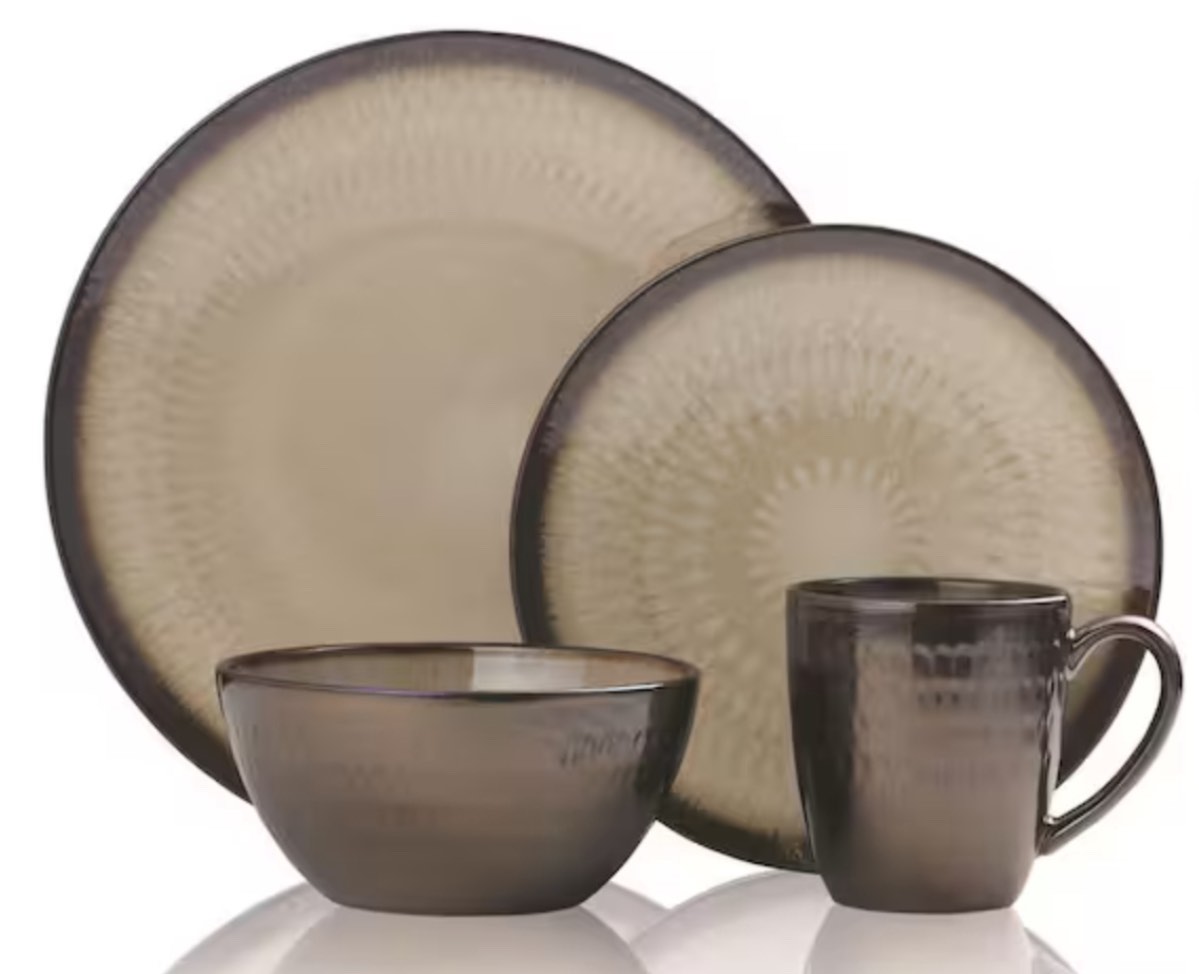 Anastasia 16-Piece Modern Cream Stoneware Dinnerware Set (Set for 4)