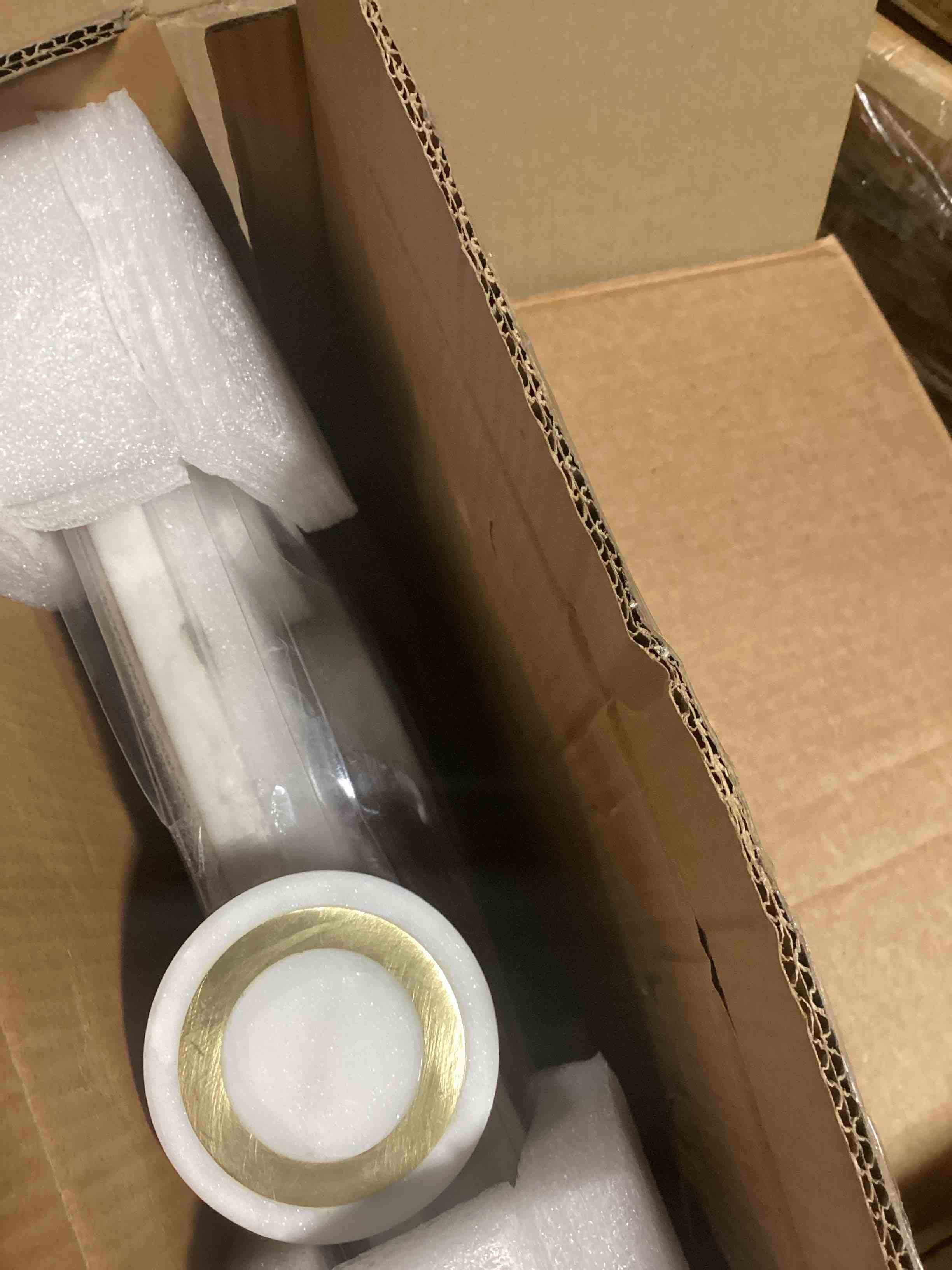 https://s3.amazonaws.com/lotting-images-prod/bidfta/ORG6664462_1724939230589.jpeg