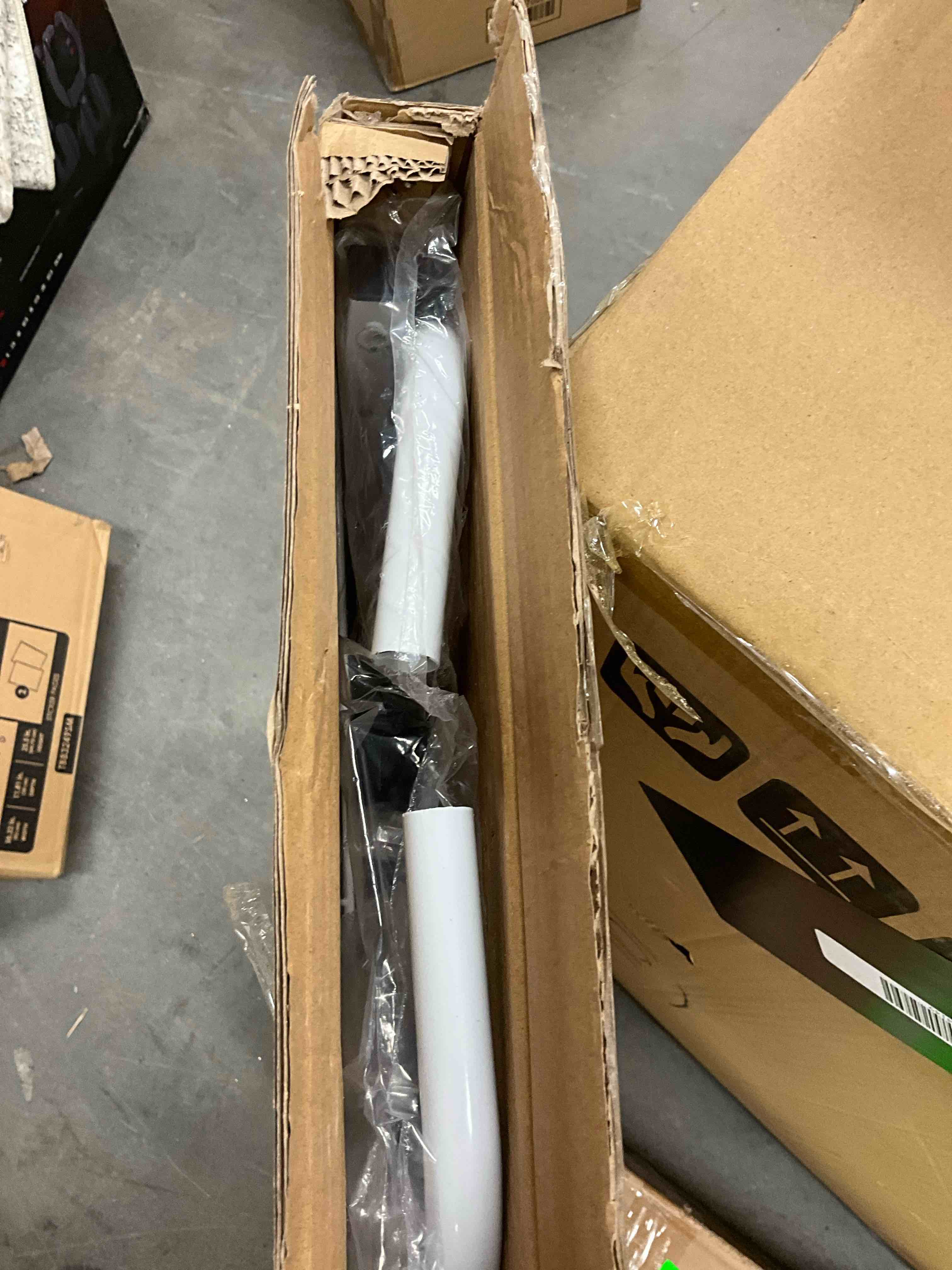 https://s3.amazonaws.com/lotting-images-prod/bidfta/ORG6684255_1734201993050.jpeg