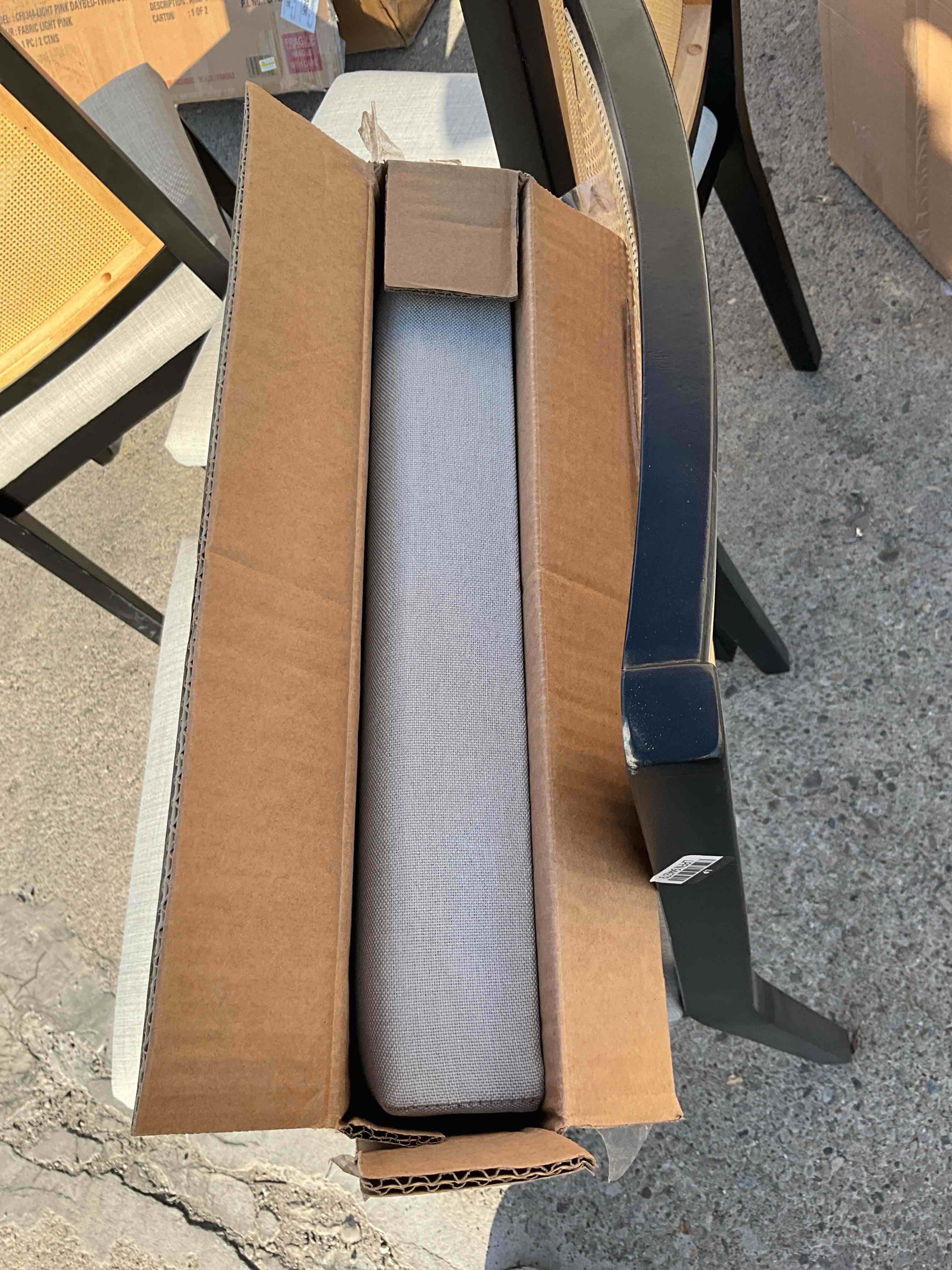 https://s3.amazonaws.com/lotting-images-prod/bidfta/ORG6687259_1730232052187.jpeg