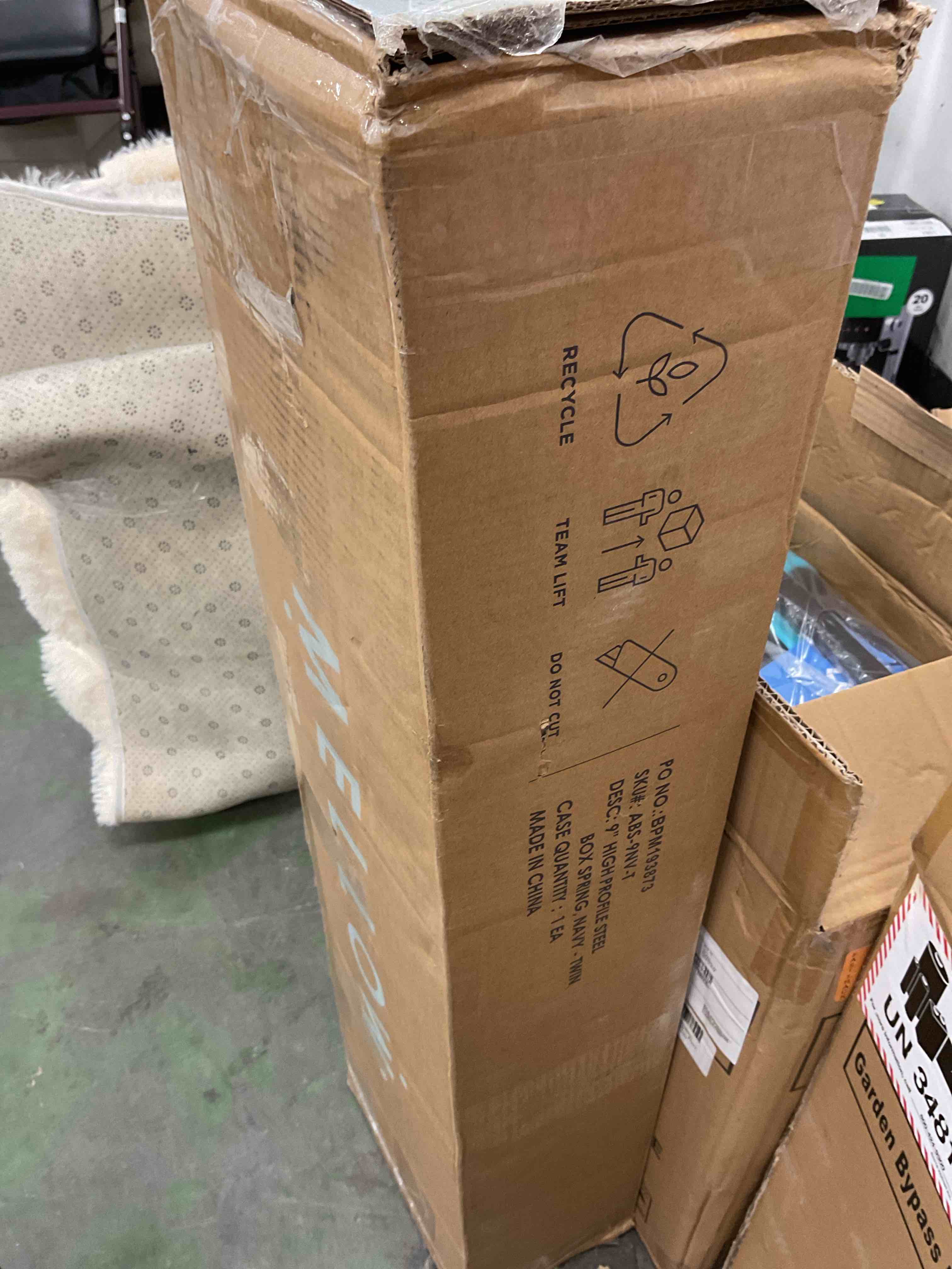 https://s3.amazonaws.com/lotting-images-prod/bidfta/ORG6687277_1730563928390.jpeg