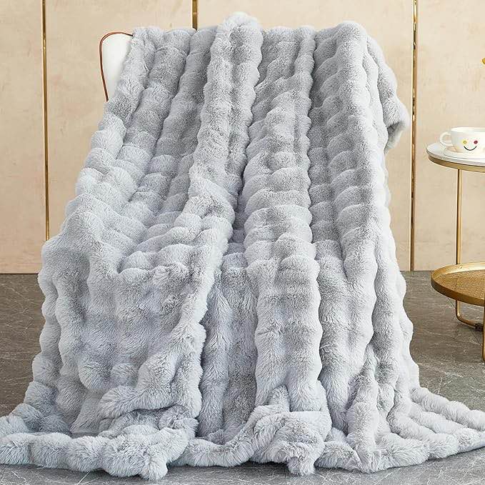 Soft Warm Faux Rabbit Fur Blanket Thick 1000 G/M² Faux Fur Blanket with Ruffles Fluffy Throw Blanket Big Fluffy Blanket Versatile Blanket for Bed Sofa Bedroom Office (Light Gray, 
