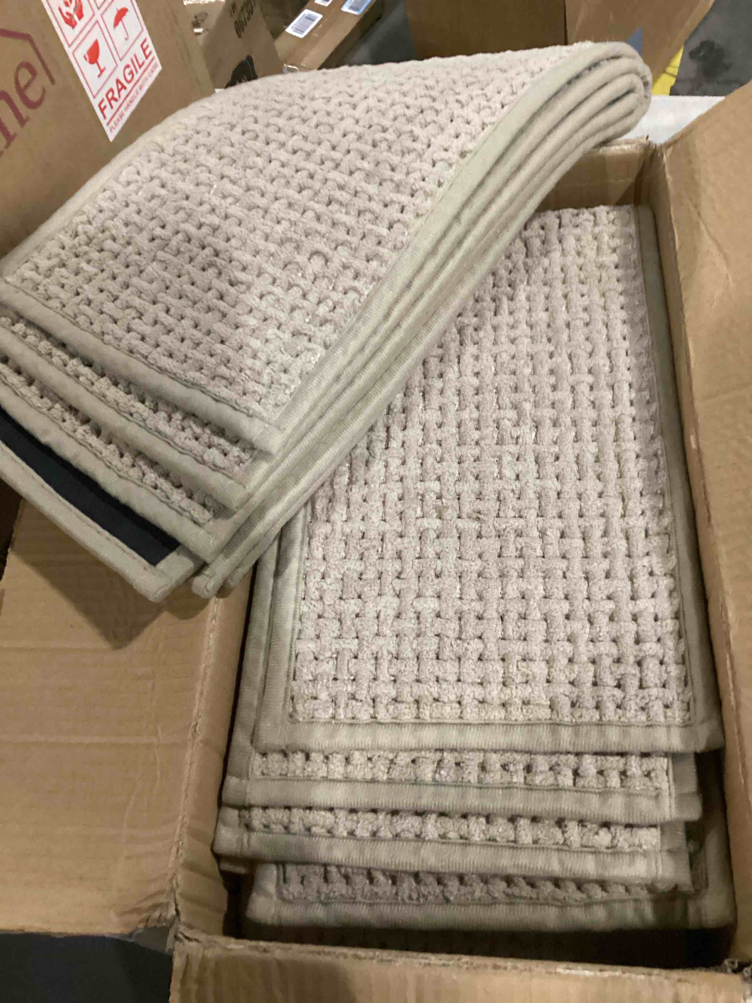 https://s3.amazonaws.com/lotting-images-prod/bidfta/ORG6696650_1726251575286.jpeg