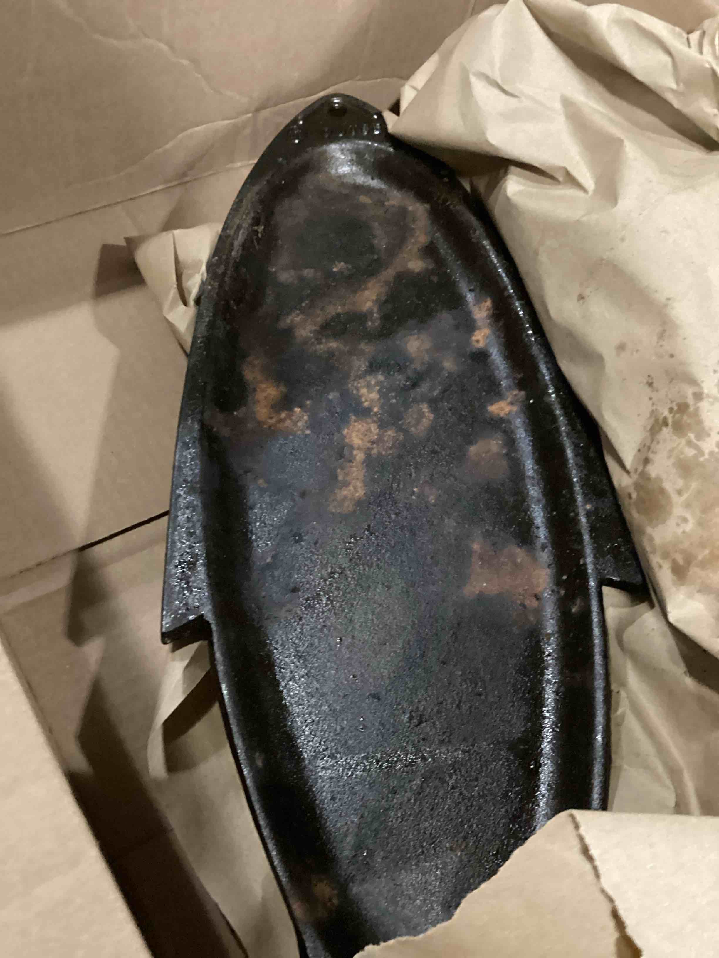 (USED) Outset 76376 Fish Cast Iron Grill and Serving Pan Black, 18.9 x