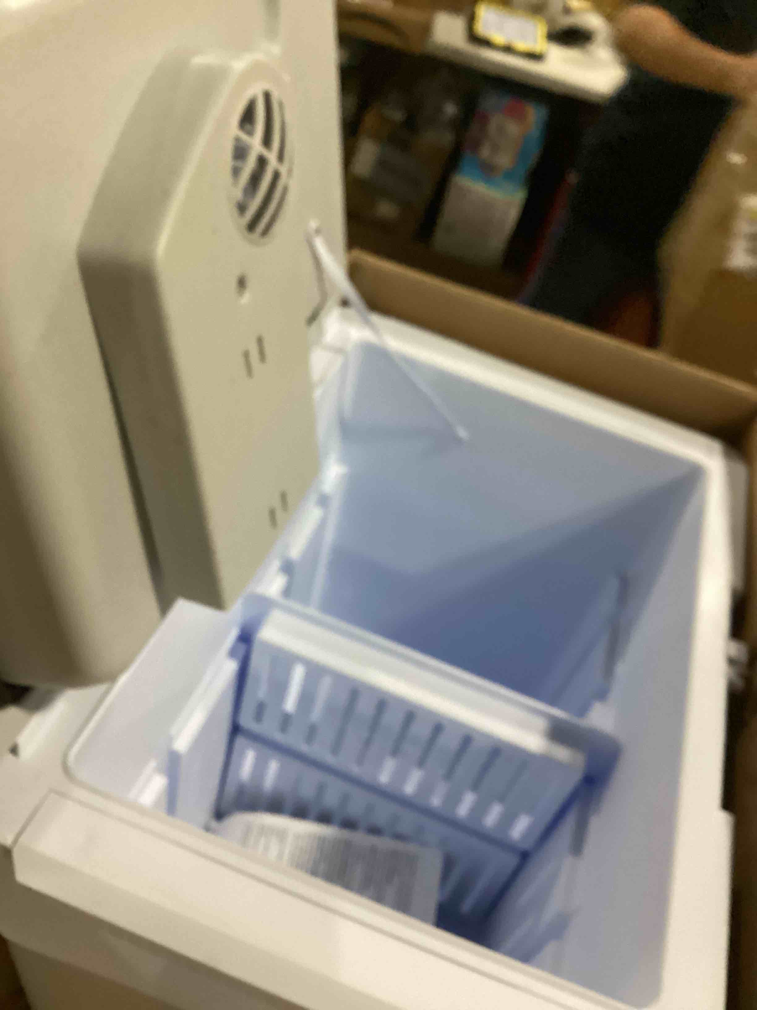 https://s3.amazonaws.com/lotting-images-prod/bidfta/ORG6702777_1724943223246.jpeg