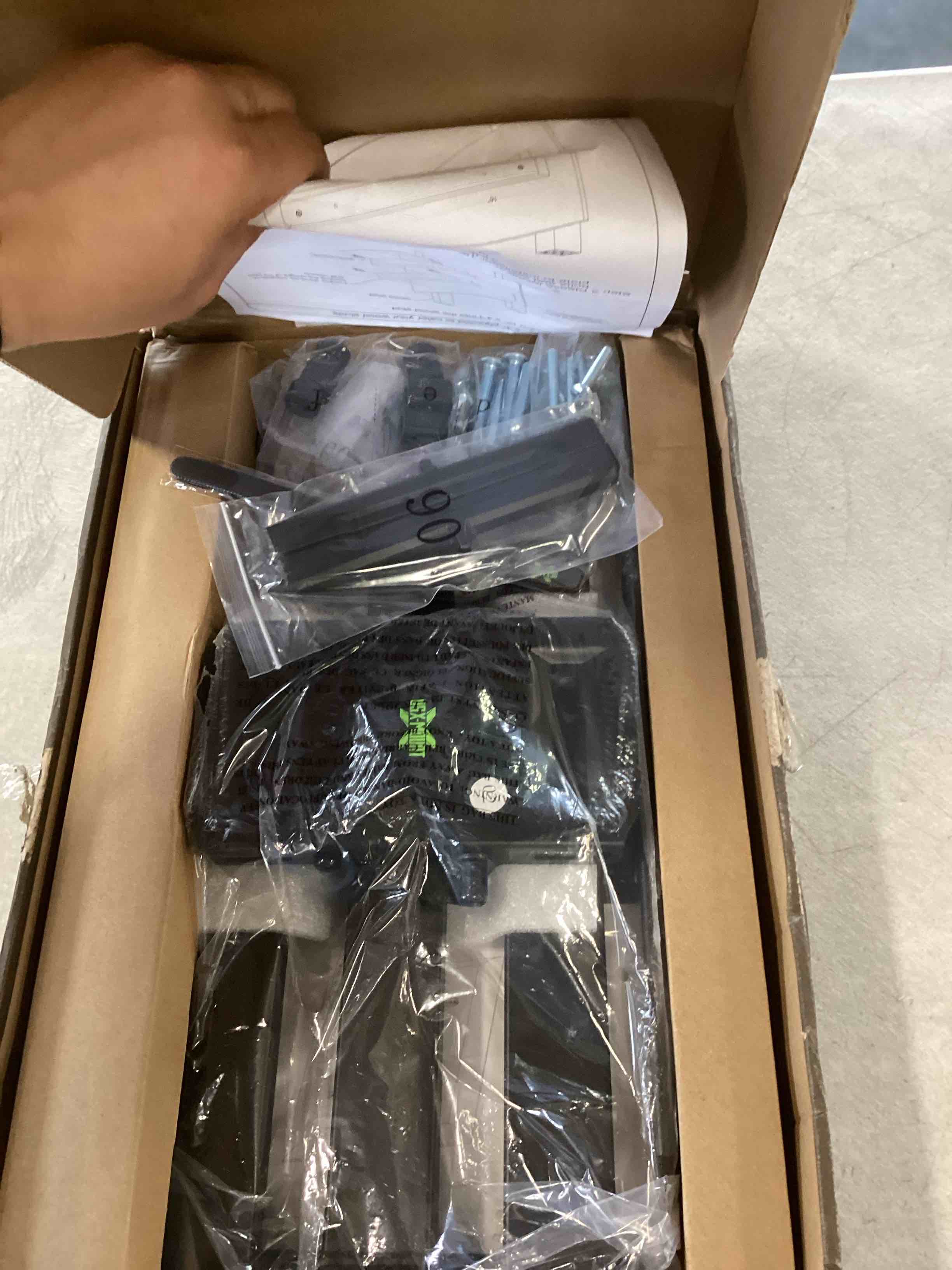 https://s3.amazonaws.com/lotting-images-prod/bidfta/ORG6705159_1720030939523.jpeg