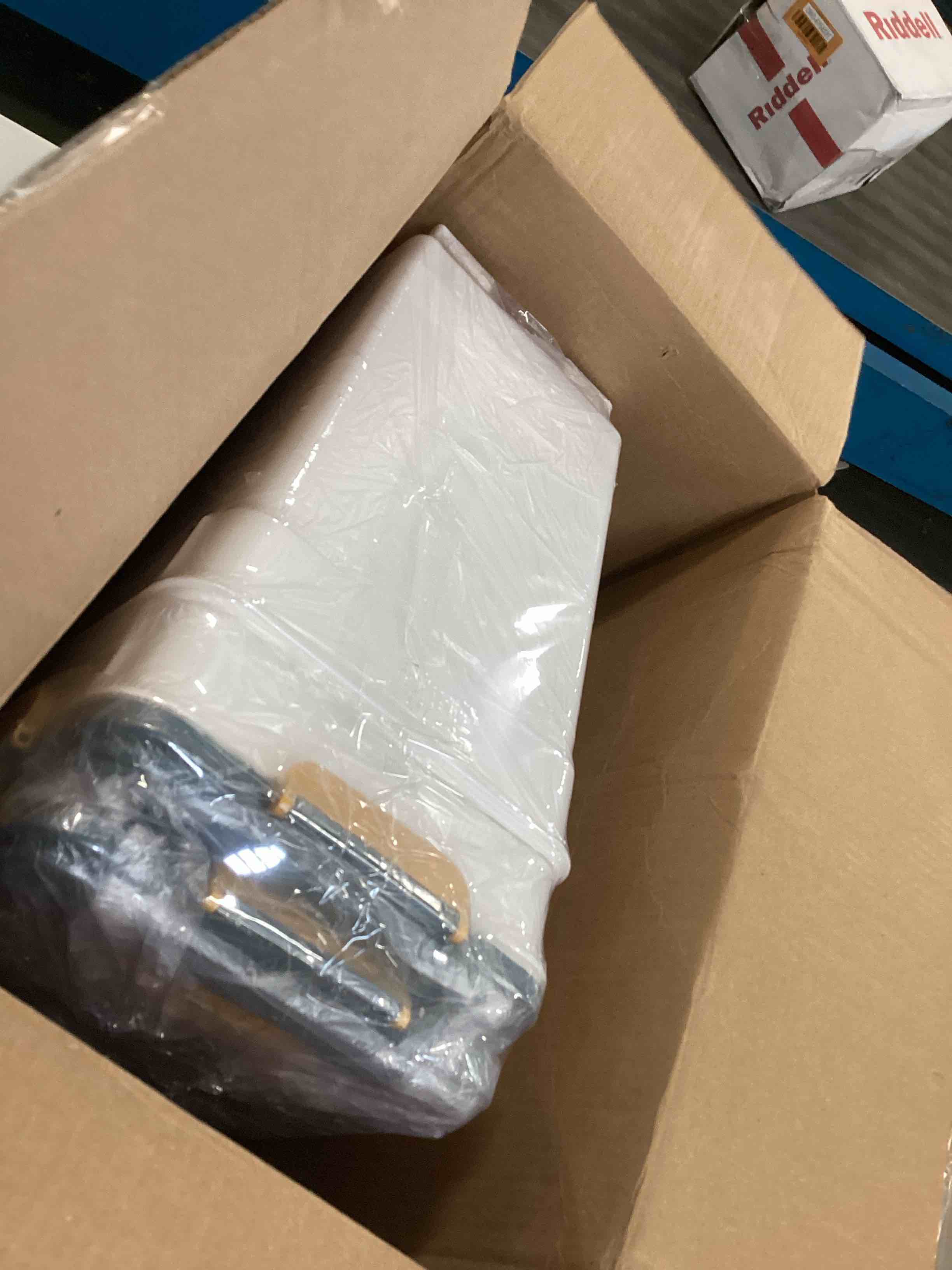 https://s3.amazonaws.com/lotting-images-prod/bidfta/ORG6757012_1722257797465.jpeg