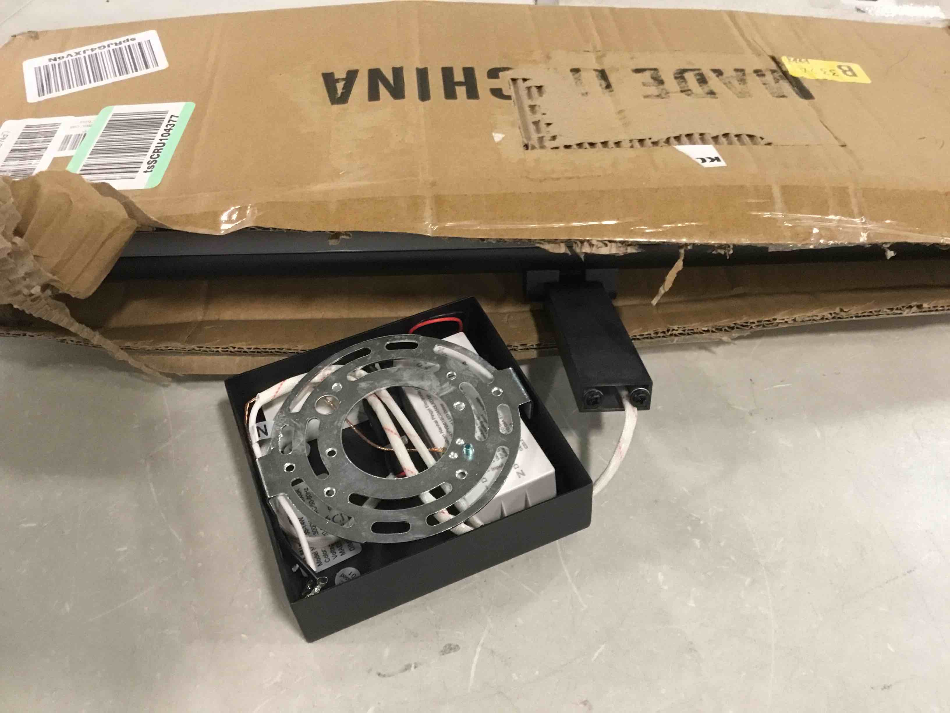 https://s3.amazonaws.com/lotting-images-prod/bidfta/ORG6765004_1723867502988.jpeg