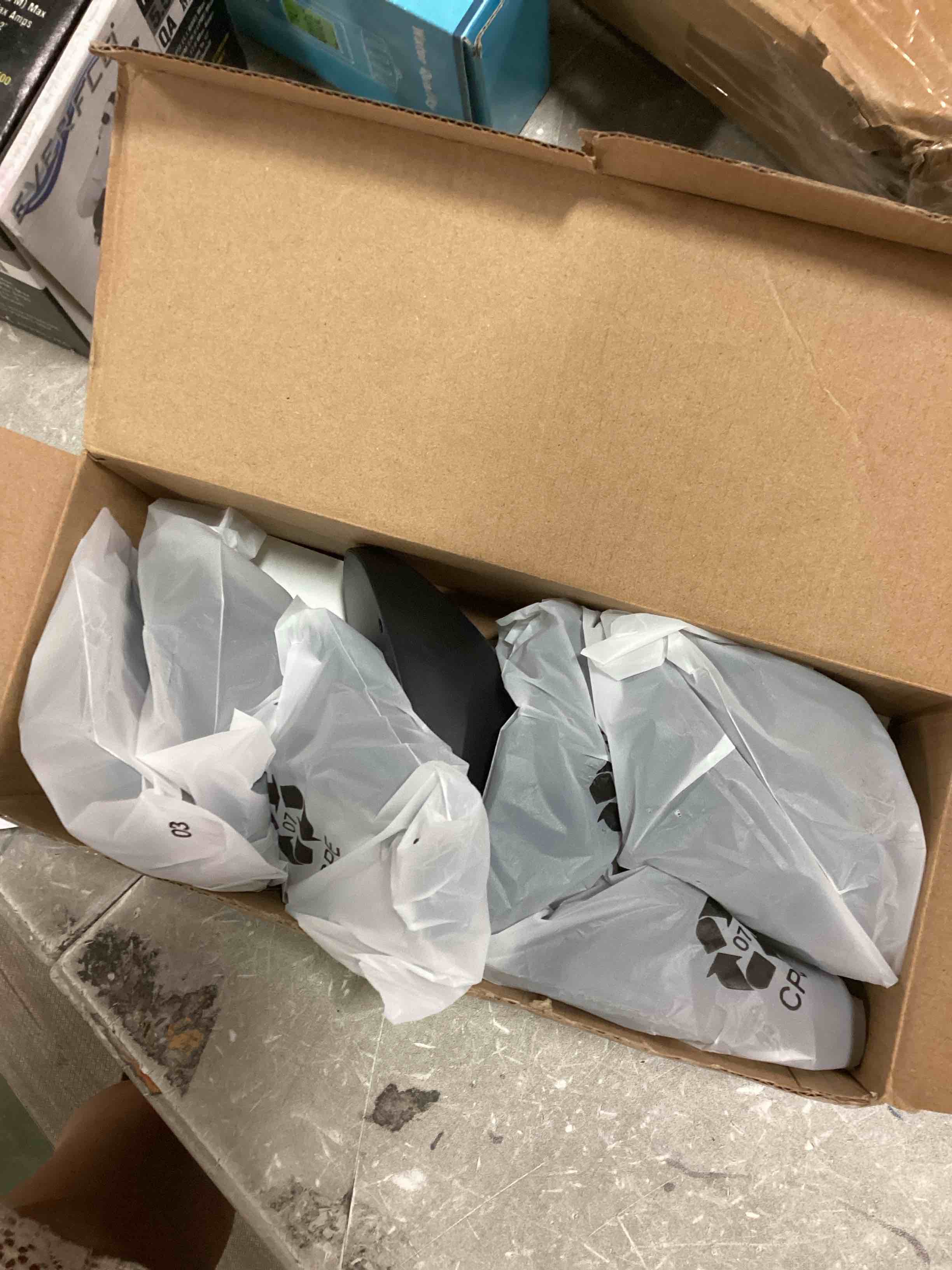 https://s3.amazonaws.com/lotting-images-prod/bidfta/ORG6773790_1721834721799.jpeg