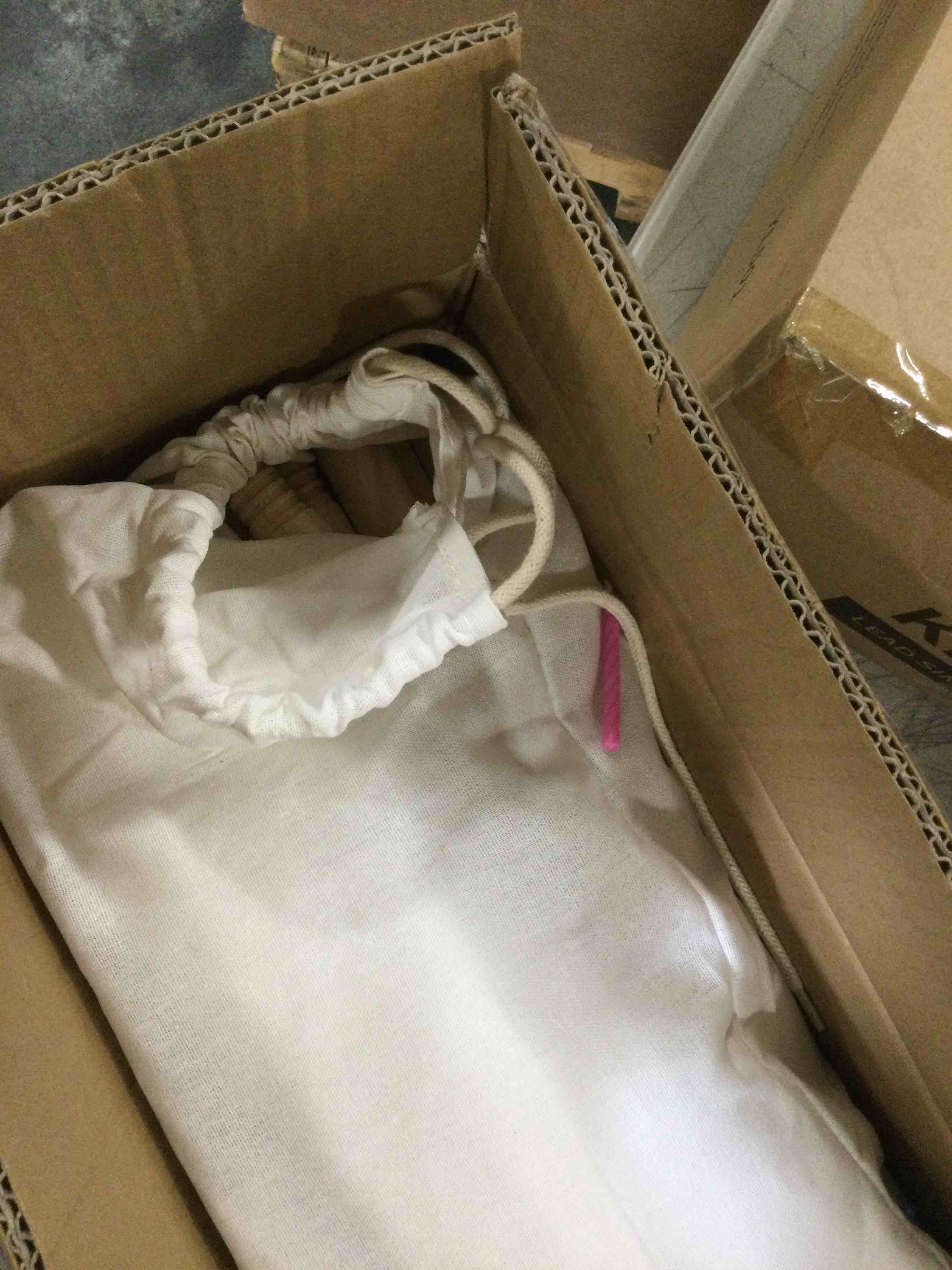https://s3.amazonaws.com/lotting-images-prod/bidfta/ORG6775012_1721760564703.jpeg