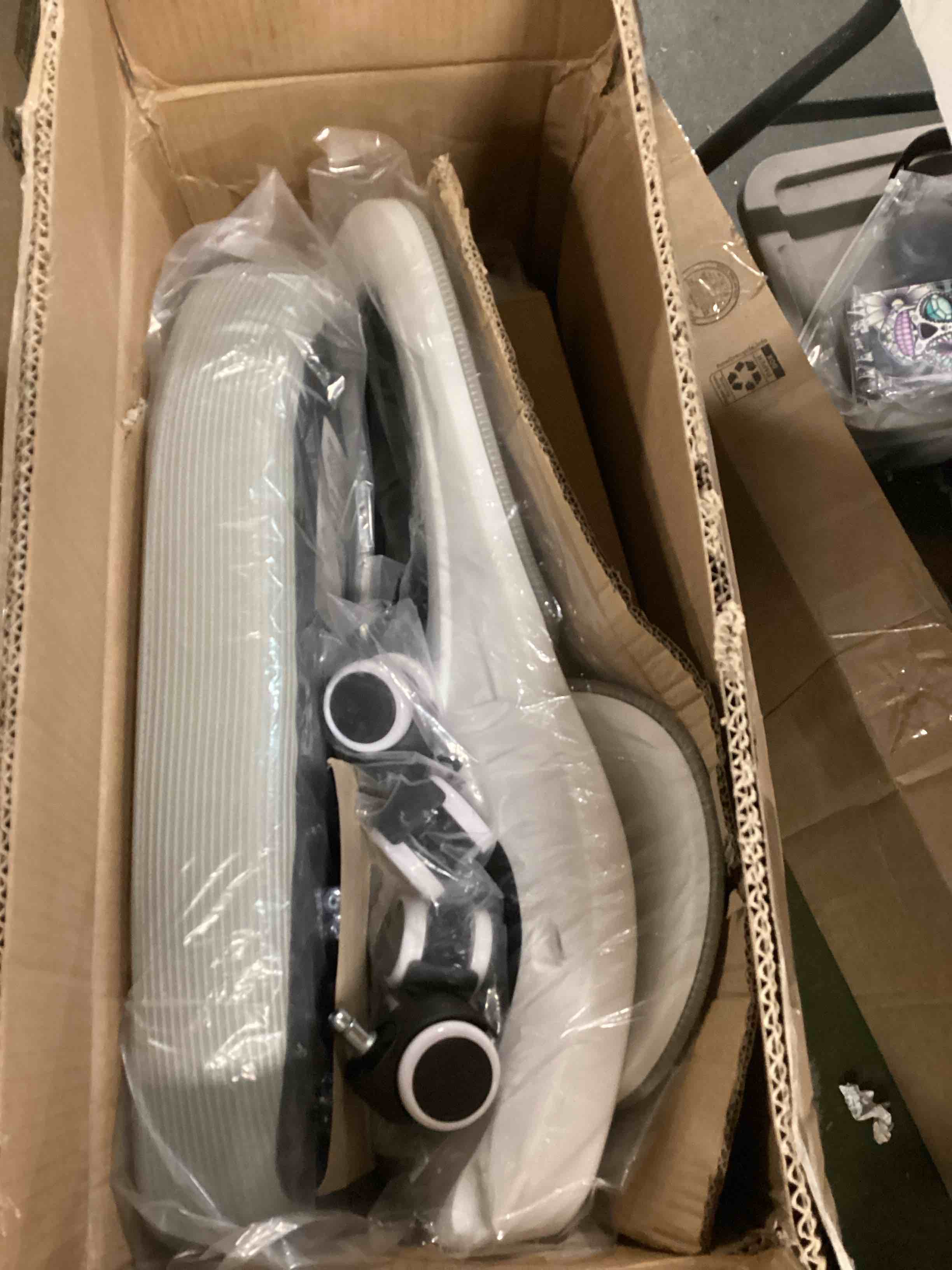 https://s3.amazonaws.com/lotting-images-prod/bidfta/ORG6777005_1722485498883.jpeg
