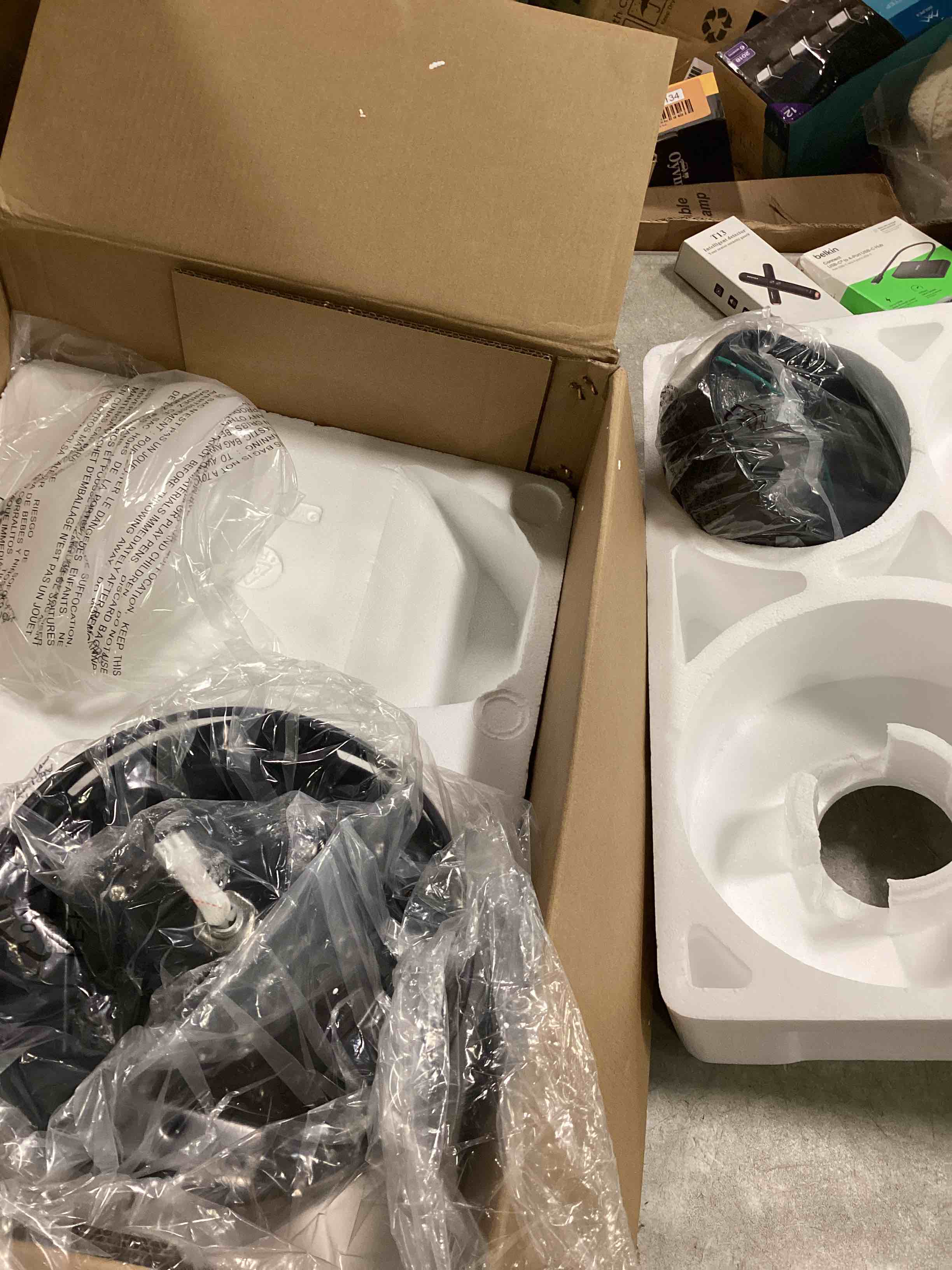 https://s3.amazonaws.com/lotting-images-prod/bidfta/ORG6783146_1722444415743.jpeg
