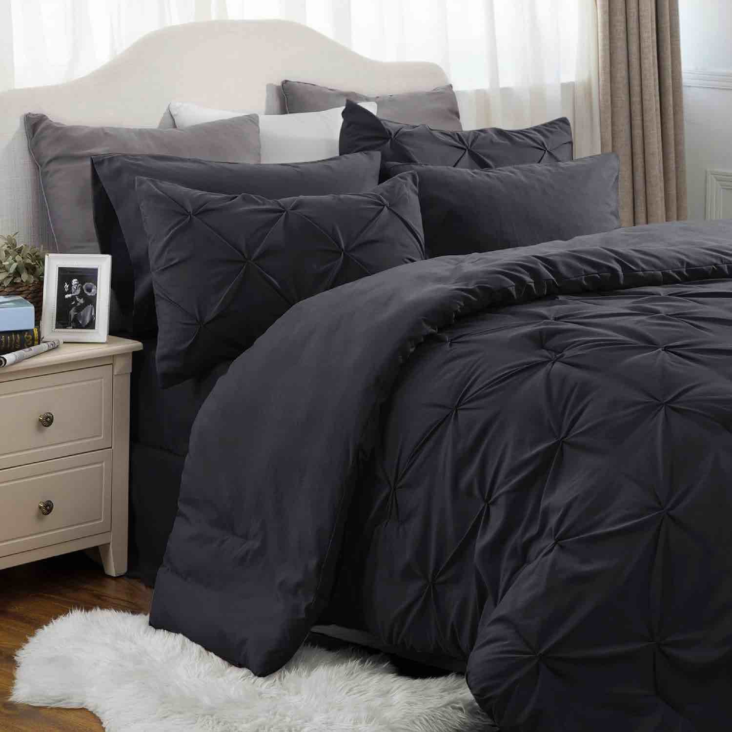 BEDSURE Juego de ropa de cama con edredón tamaño matrimonial de 8 piezas, con edredón, sábanas, falda de cama, fundas de almohada y fundas decorativas de... Color:Negro