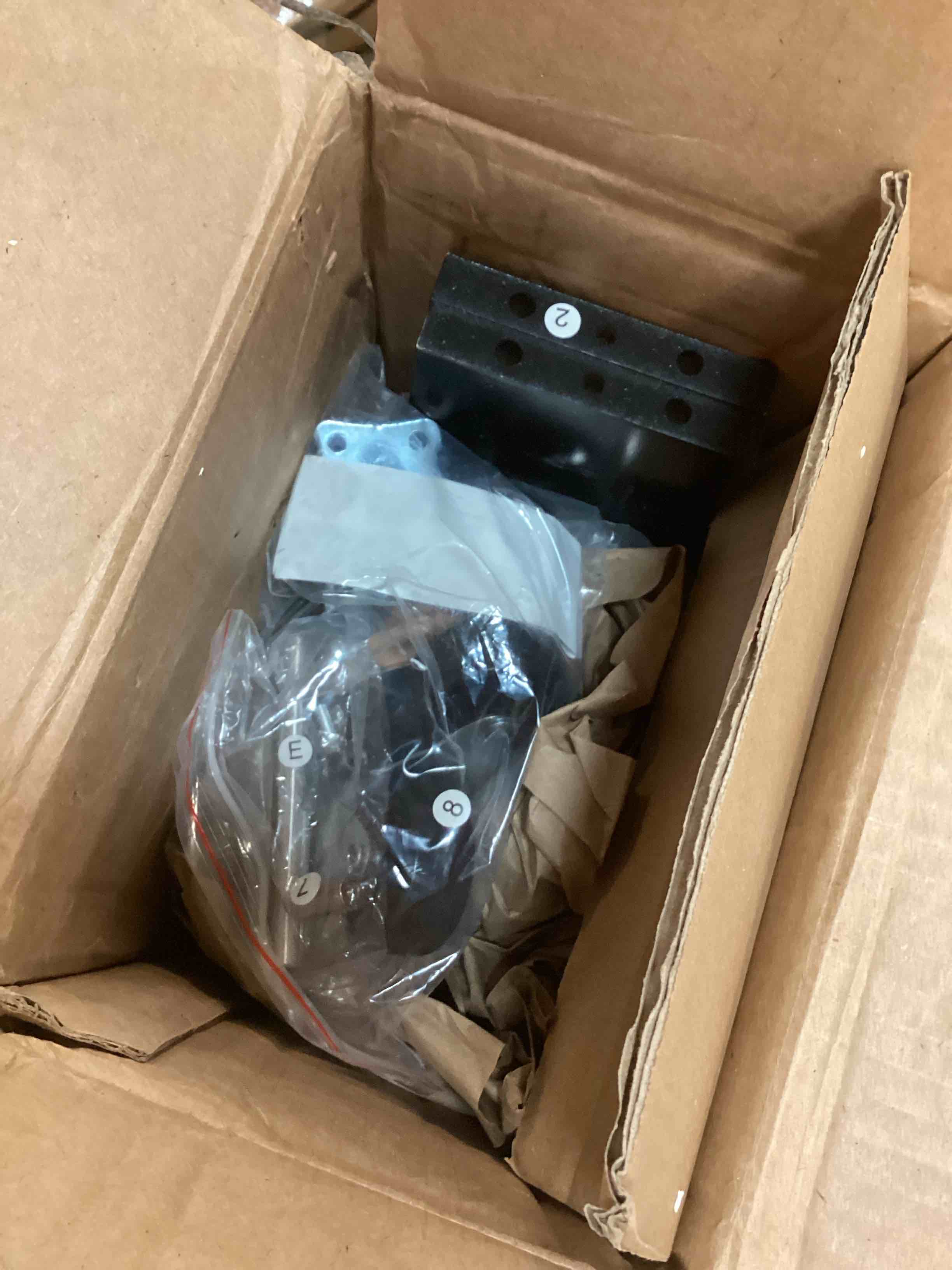 https://s3.amazonaws.com/lotting-images-prod/bidfta/ORG6785175_1722273561468.jpeg