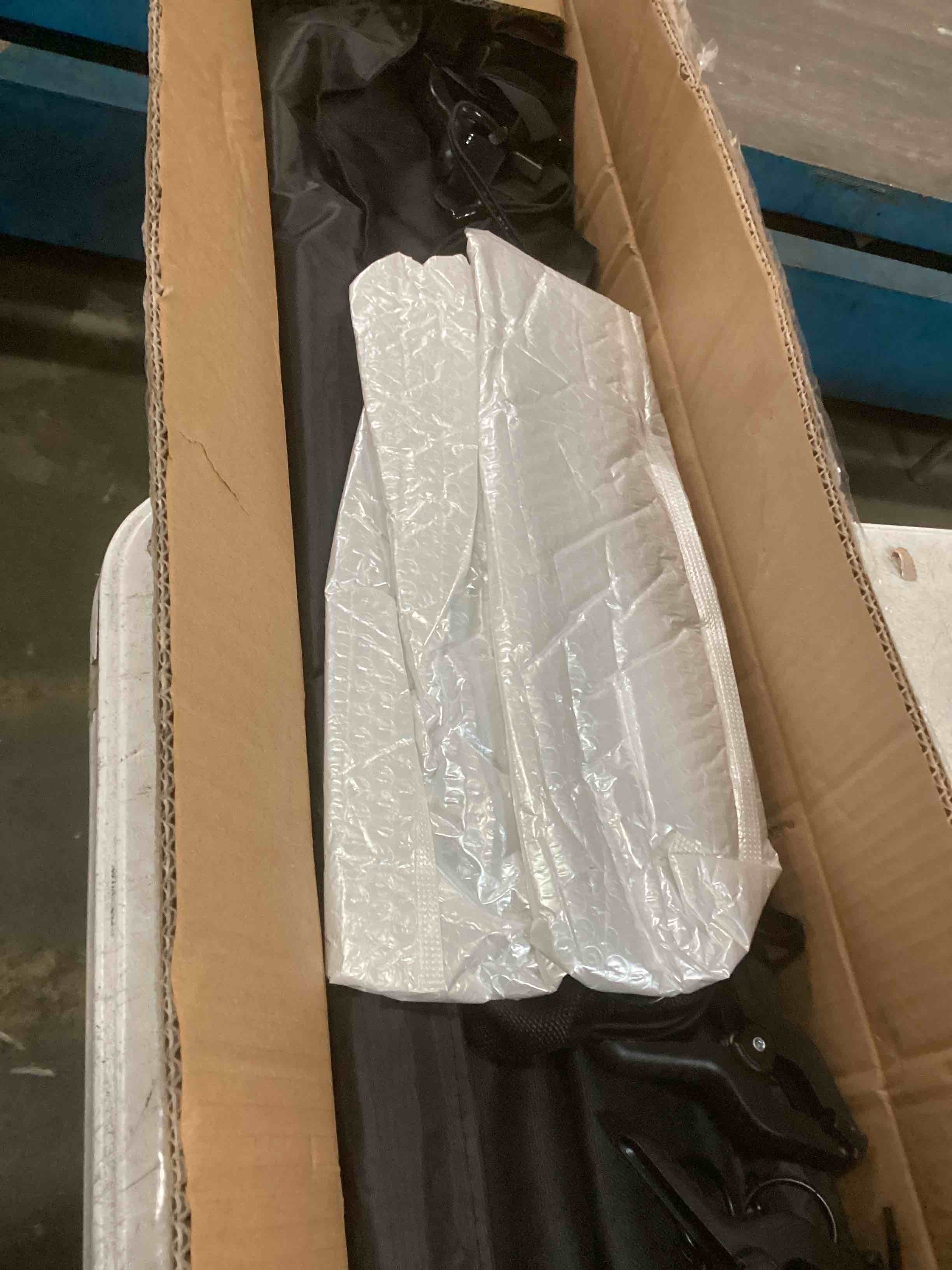 https://s3.amazonaws.com/lotting-images-prod/bidfta/ORG6798797_1722089990281.jpeg
