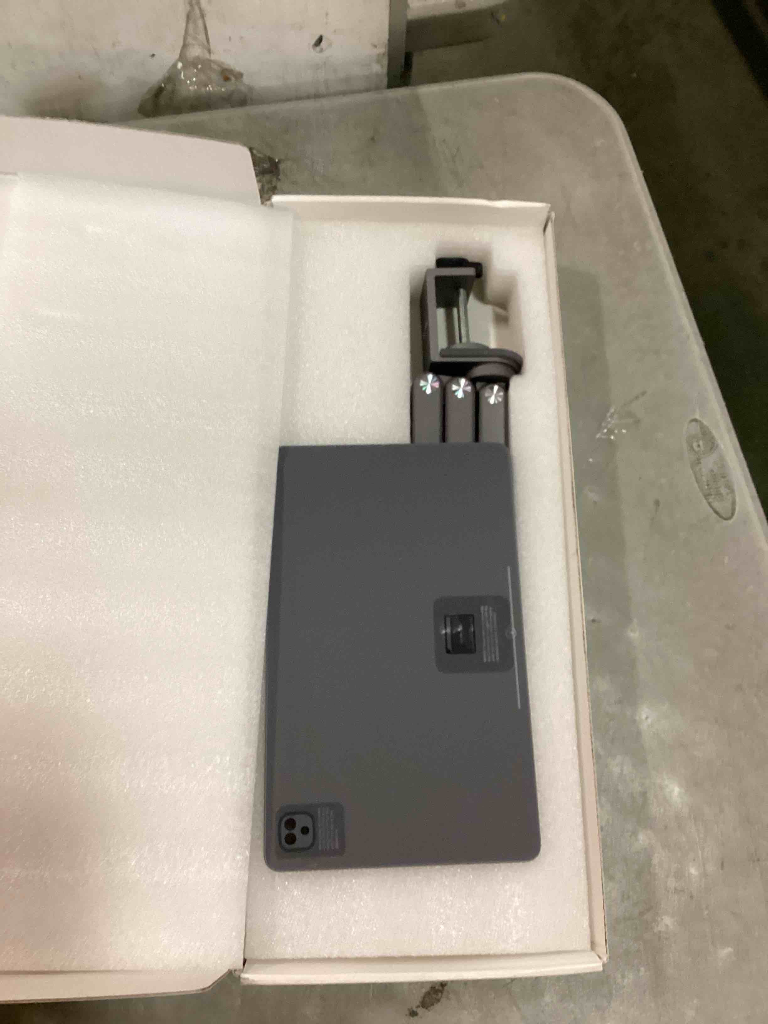https://s3.amazonaws.com/lotting-images-prod/bidfta/ORG6802380_1721260332913.jpeg