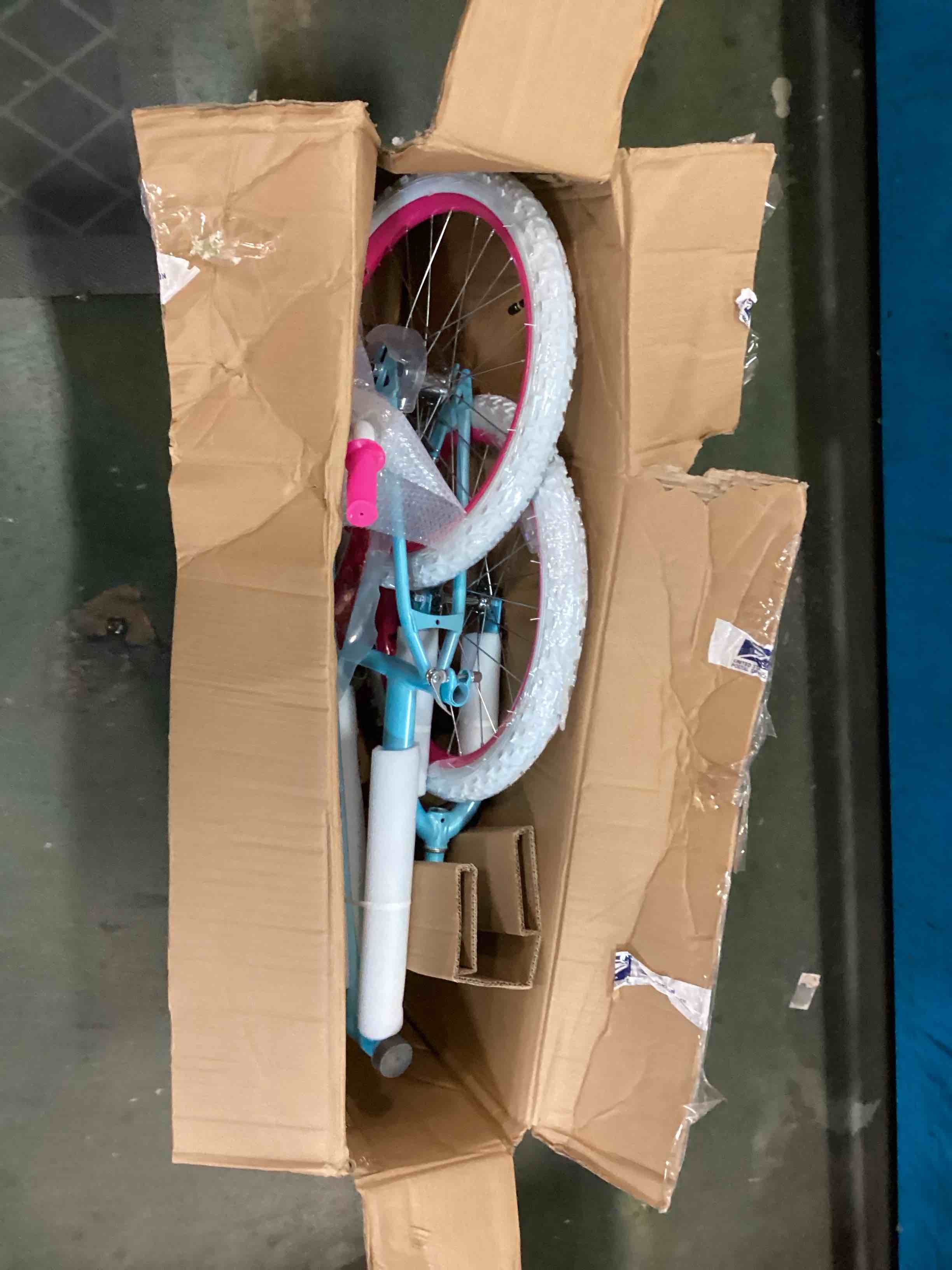 https://s3.amazonaws.com/lotting-images-prod/bidfta/ORG6802555_1721345964071.jpeg
