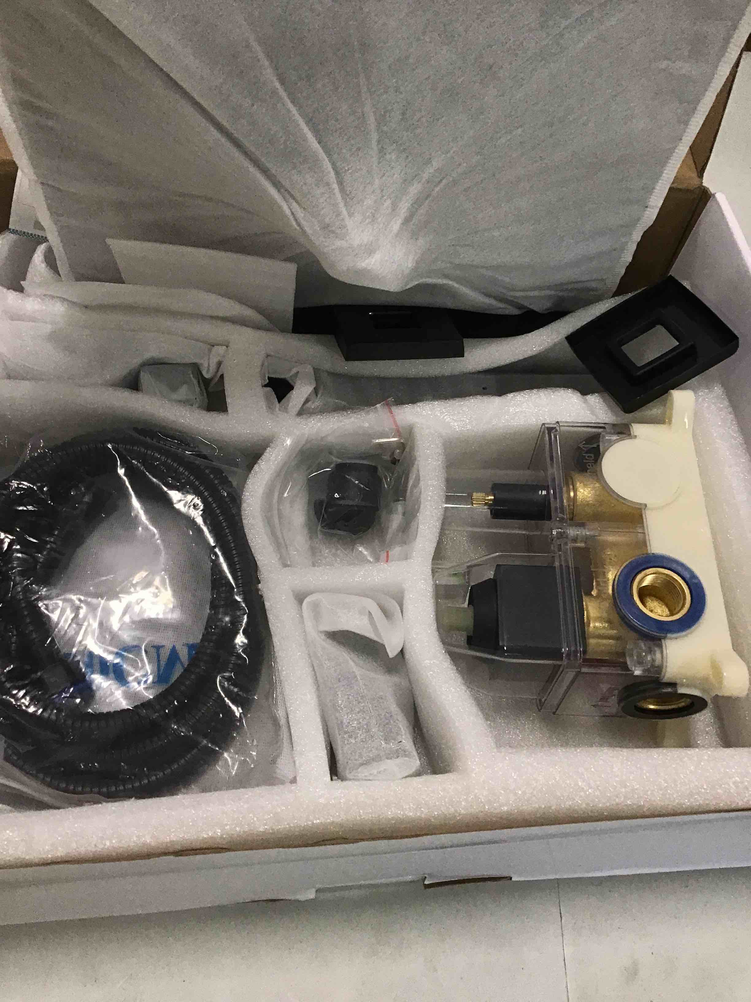 https://s3.amazonaws.com/lotting-images-prod/bidfta/ORG6803204_1720438714529.jpeg