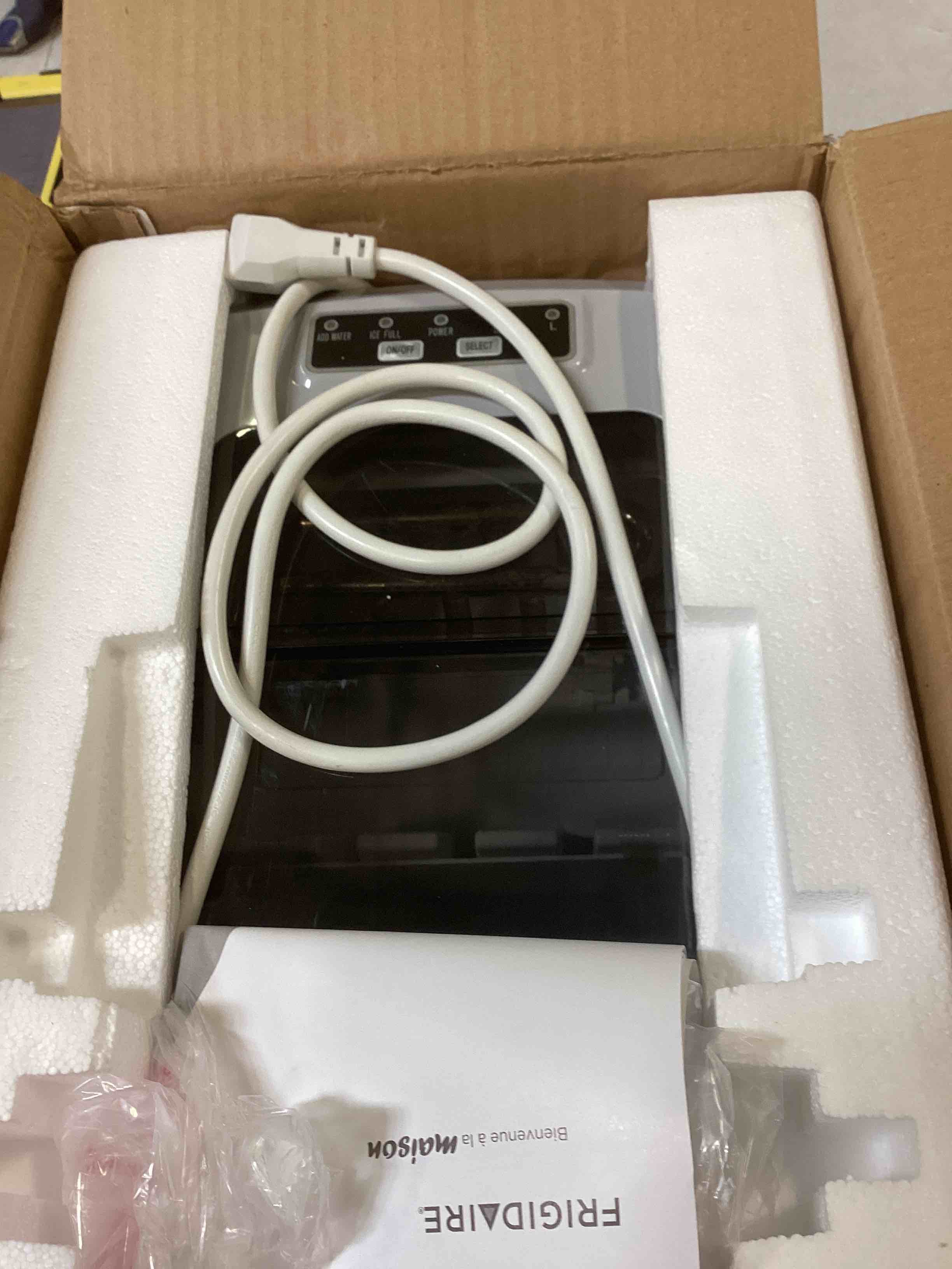 https://s3.amazonaws.com/lotting-images-prod/bidfta/ORG6816444_1719600669657.jpeg