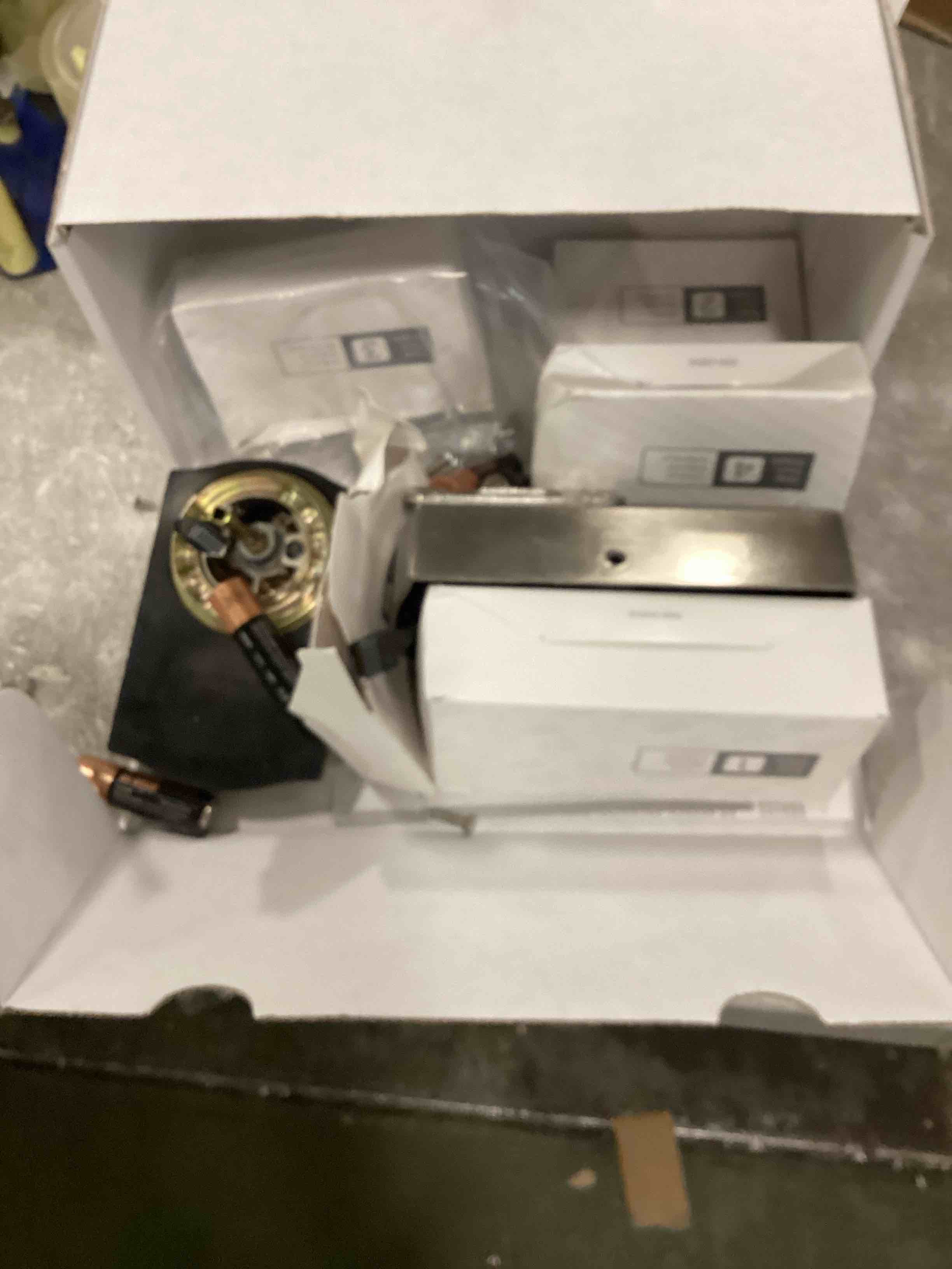 https://s3.amazonaws.com/lotting-images-prod/bidfta/ORG6817295_1720064461542.jpeg