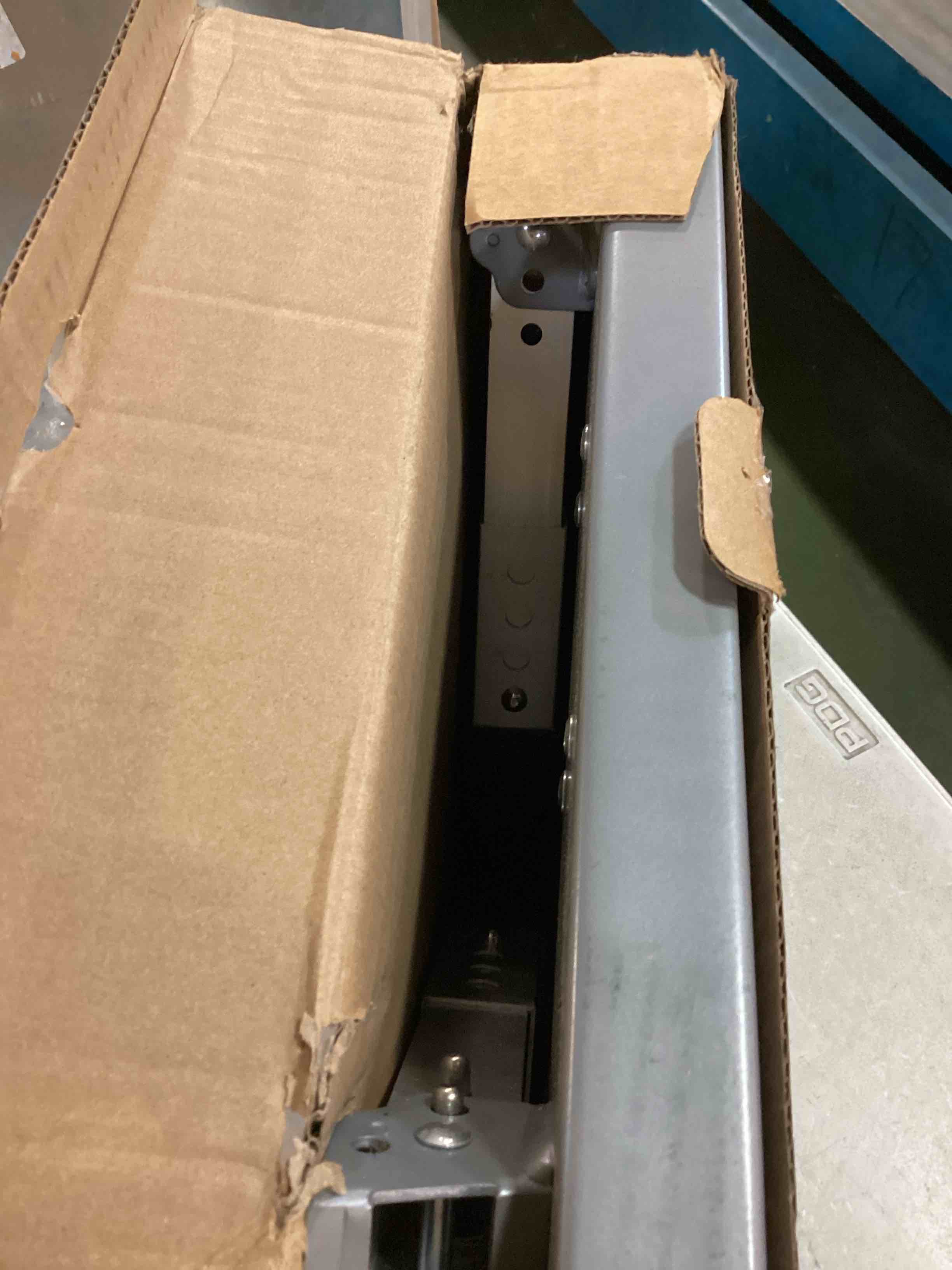 https://s3.amazonaws.com/lotting-images-prod/bidfta/ORG6818577_1721133952745.jpeg