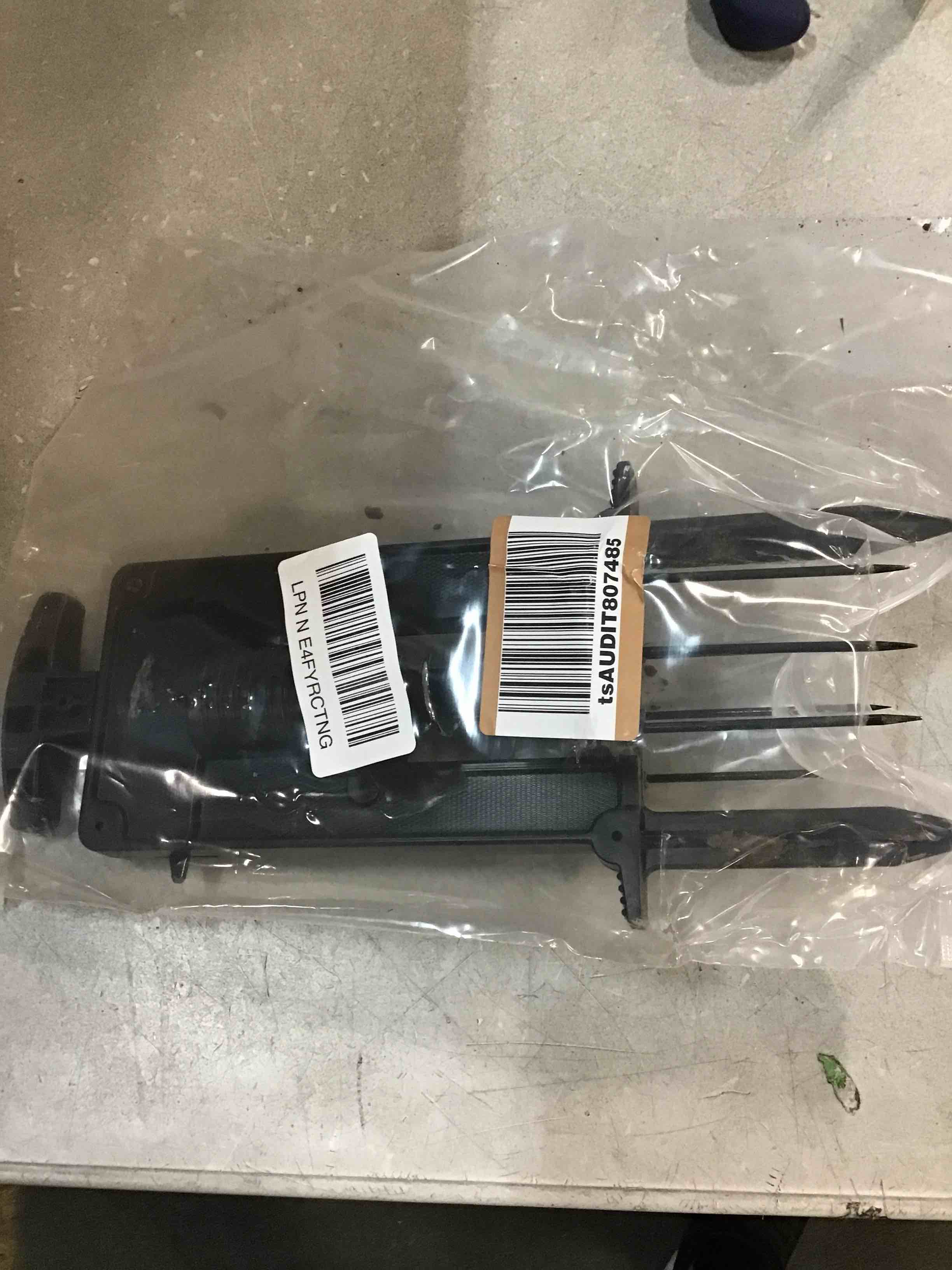 https://s3.amazonaws.com/lotting-images-prod/bidfta/ORG6821341_1721086218546.jpeg