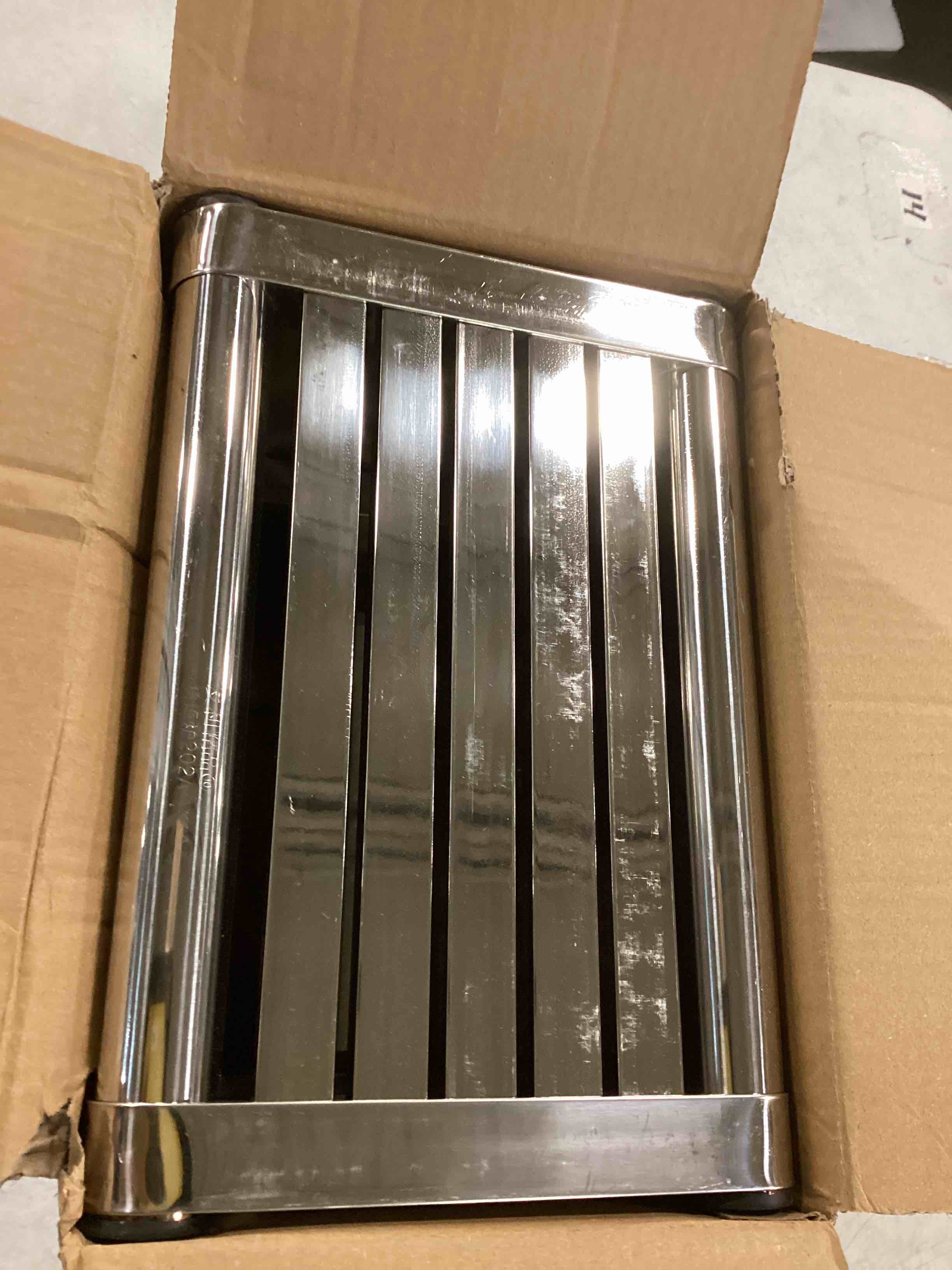 https://s3.amazonaws.com/lotting-images-prod/bidfta/ORG6822910_1721135350069.jpeg