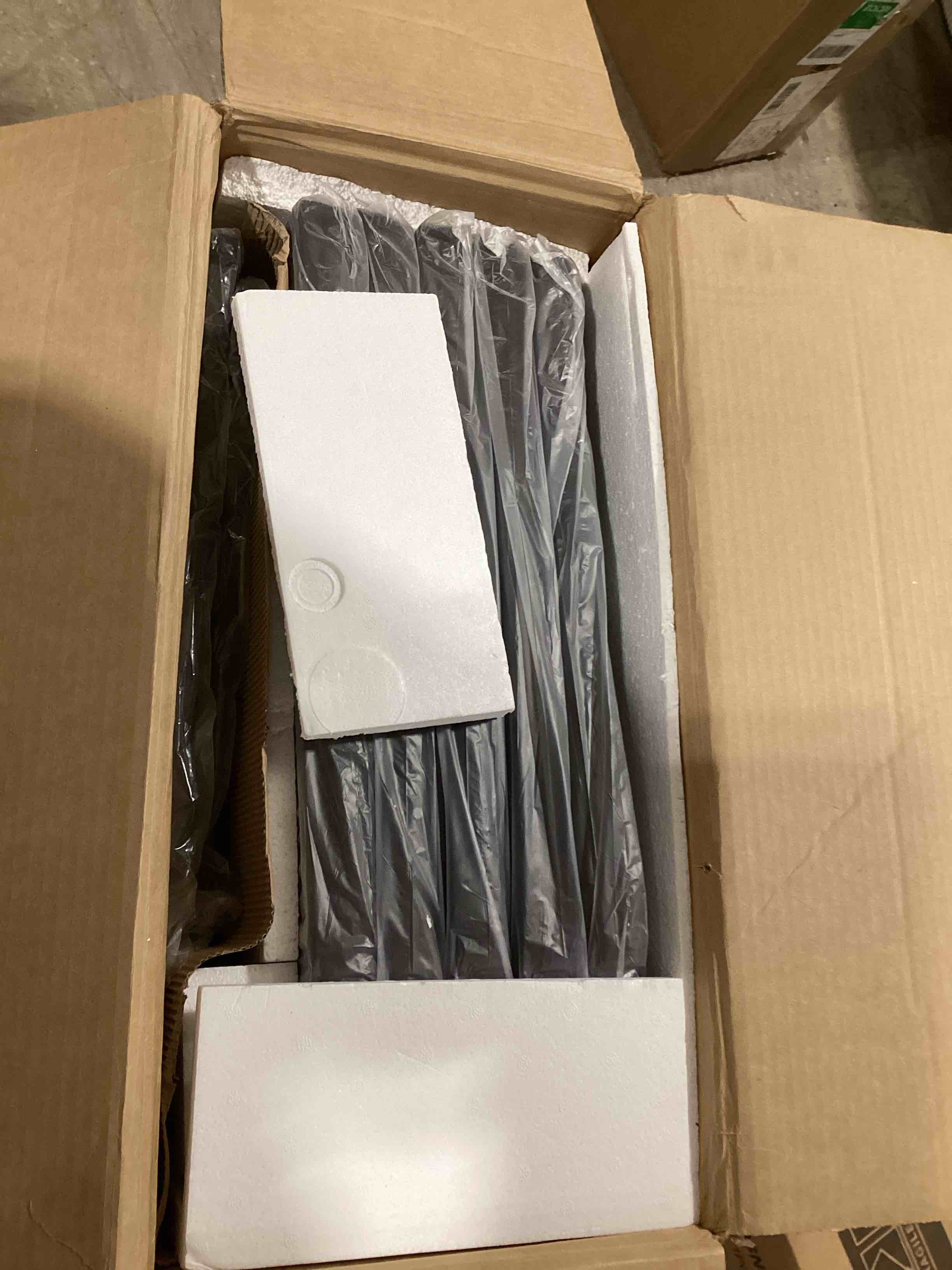 https://s3.amazonaws.com/lotting-images-prod/bidfta/ORG6826129_1726582236737.jpeg