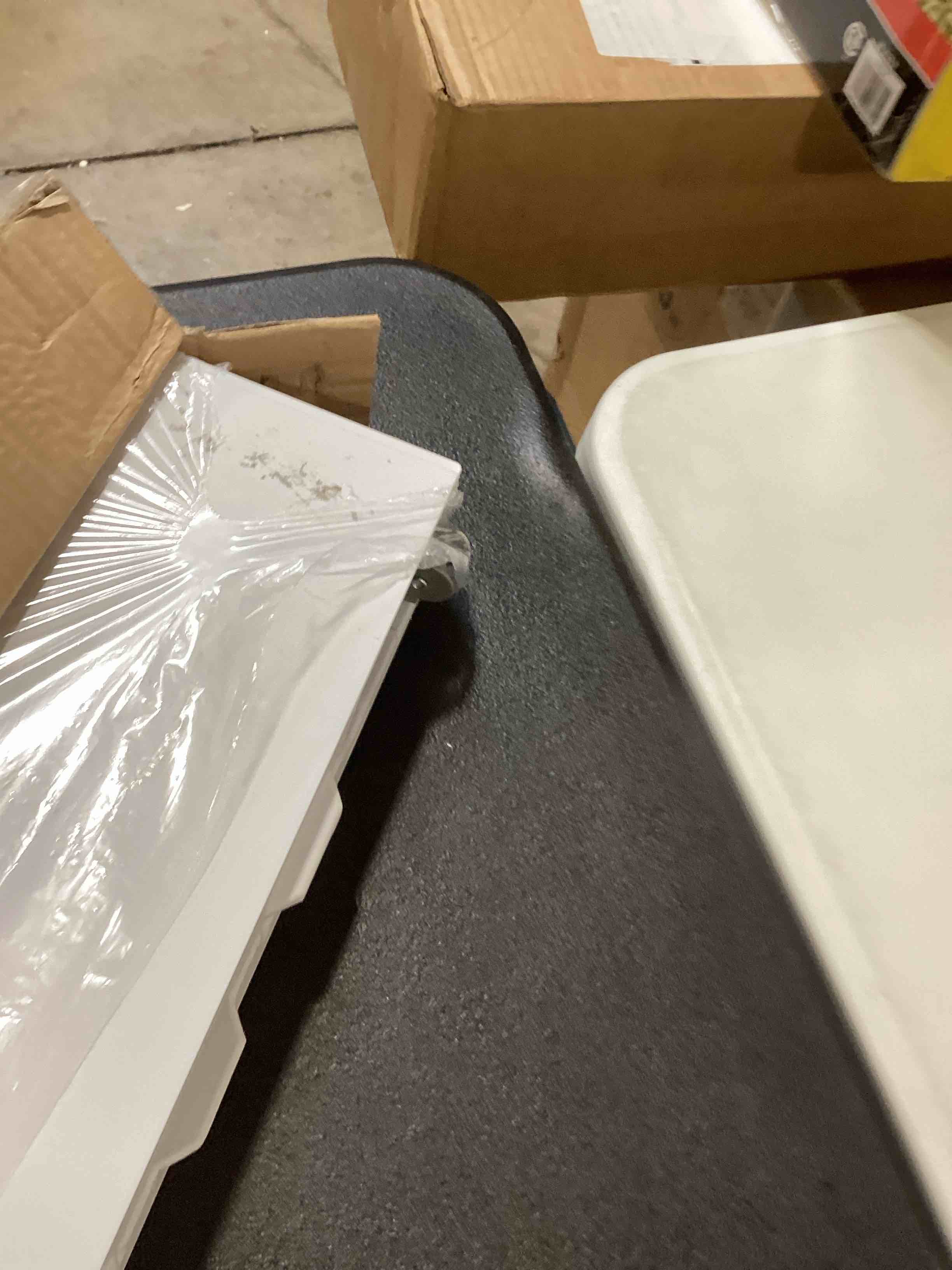 https://s3.amazonaws.com/lotting-images-prod/bidfta/ORG6826904_1727375963168.jpeg