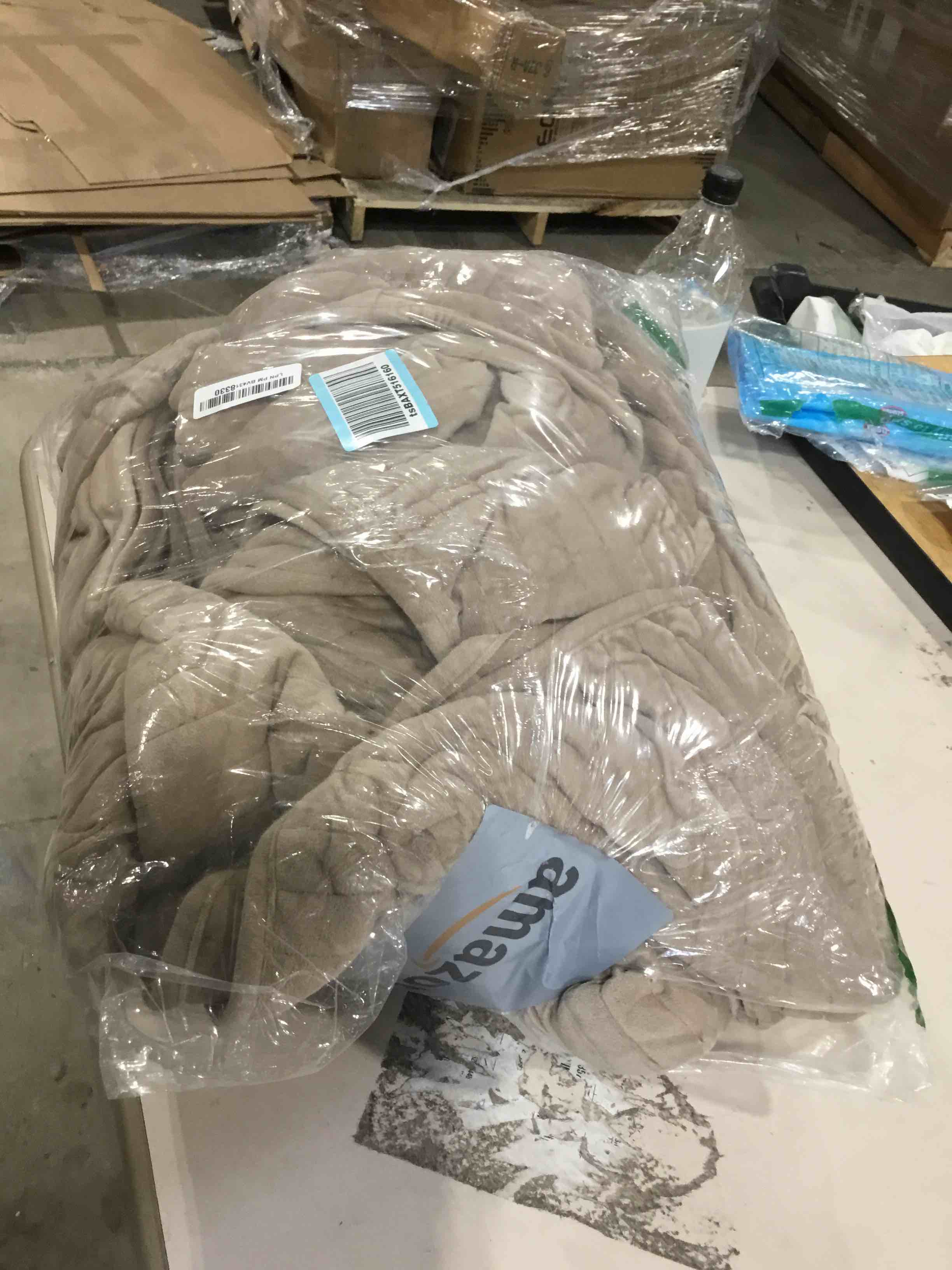 https://s3.amazonaws.com/lotting-images-prod/bidfta/ORG6827844_1726851322911.jpeg