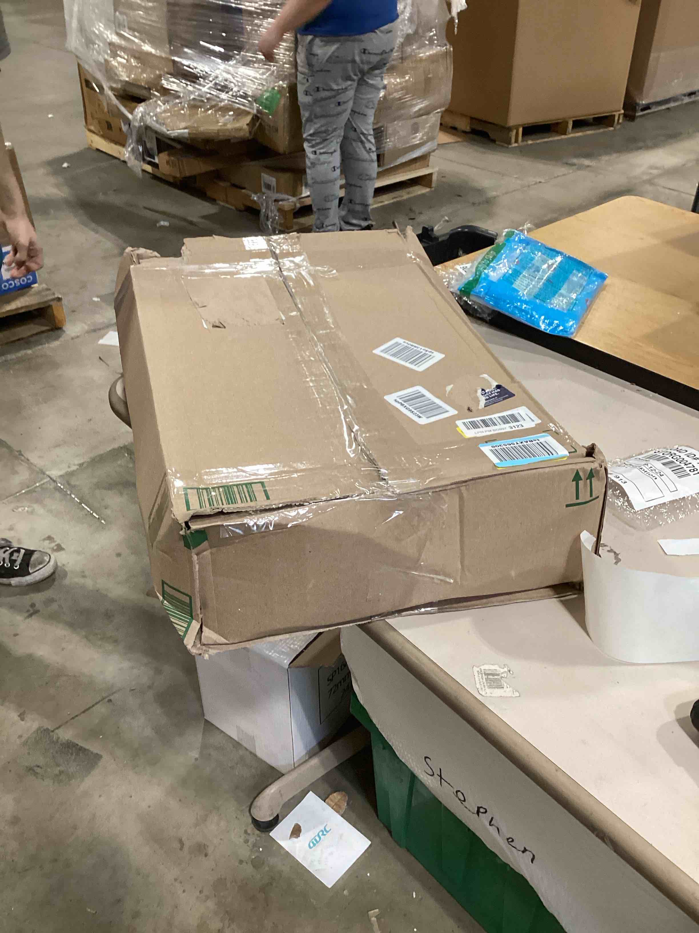 https://s3.amazonaws.com/lotting-images-prod/bidfta/ORG6828084_1727110494931.jpeg