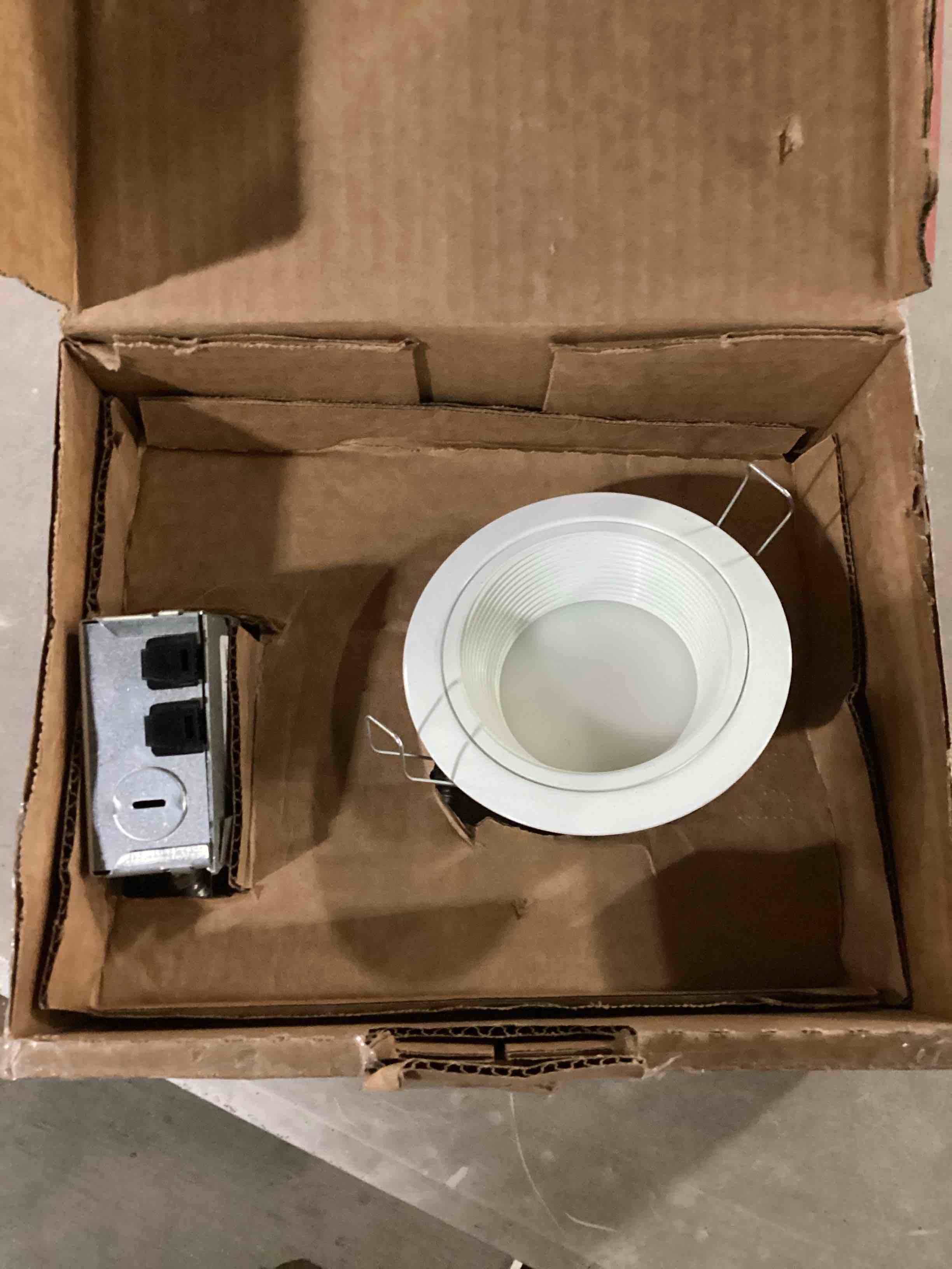https://s3.amazonaws.com/lotting-images-prod/bidfta/ORG6836816_1735829547914.jpeg