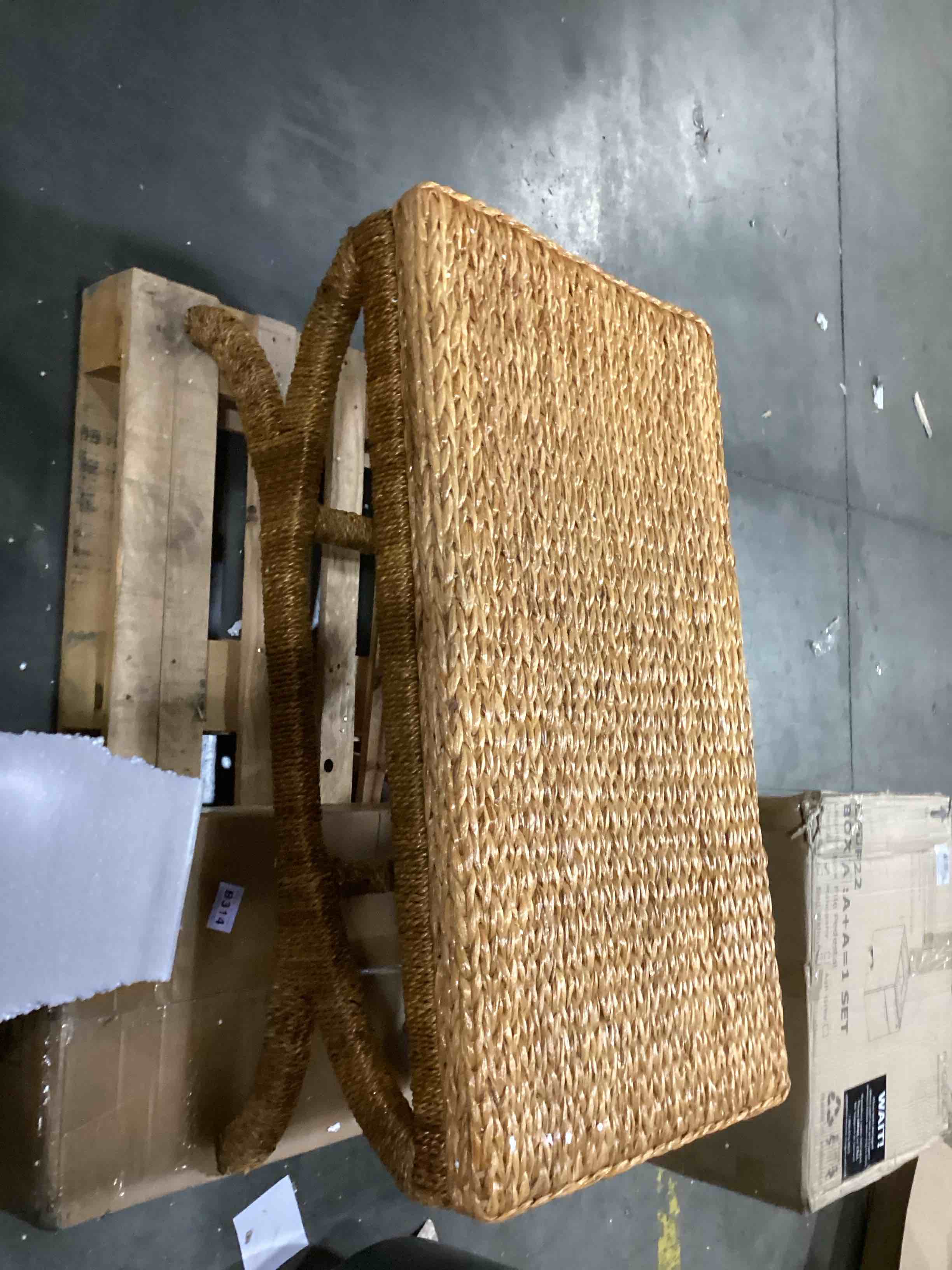 https://s3.amazonaws.com/lotting-images-prod/bidfta/ORG6837514_1733858715364.jpeg