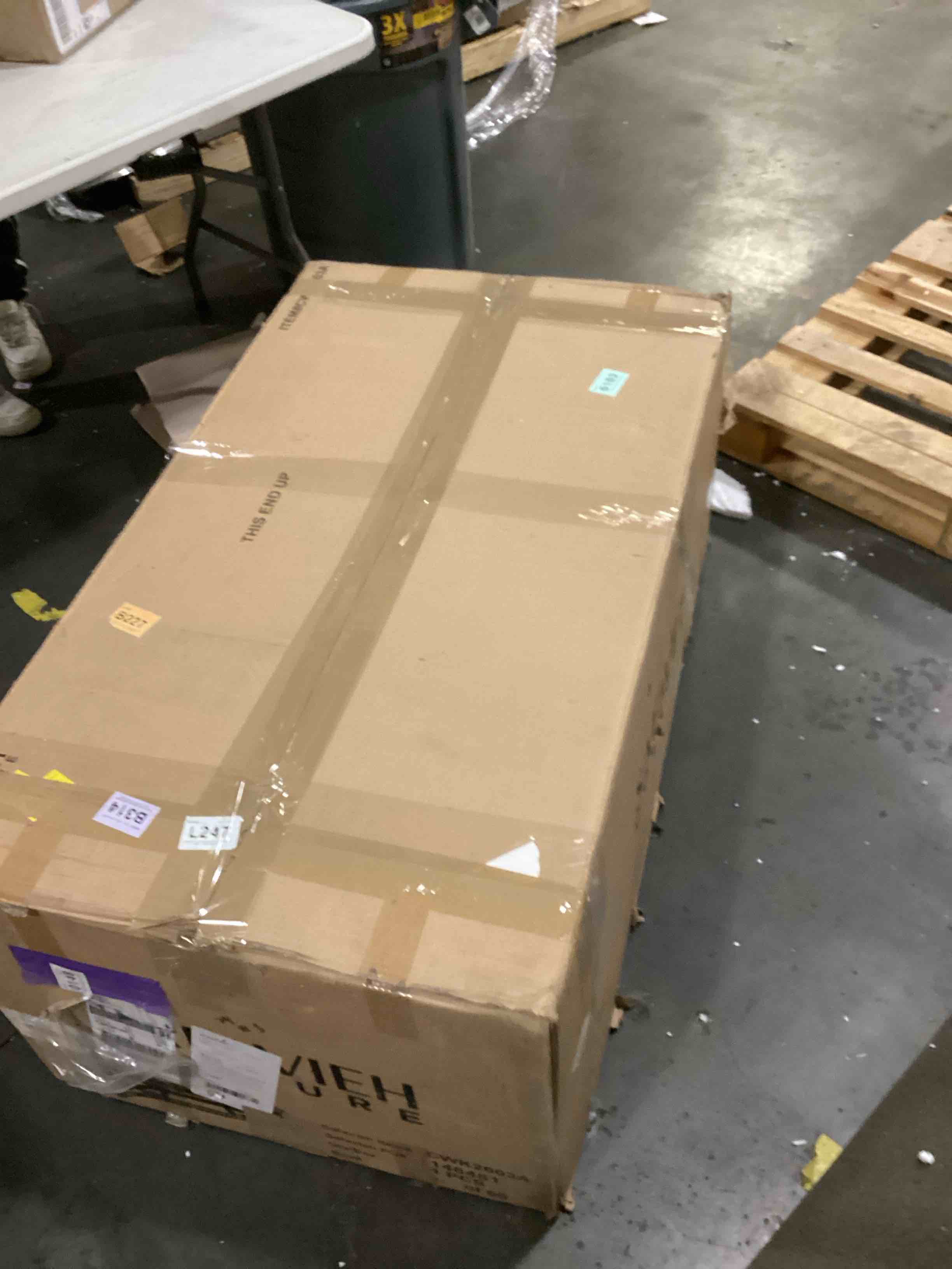 https://s3.amazonaws.com/lotting-images-prod/bidfta/ORG6837514_1733858790521.jpeg