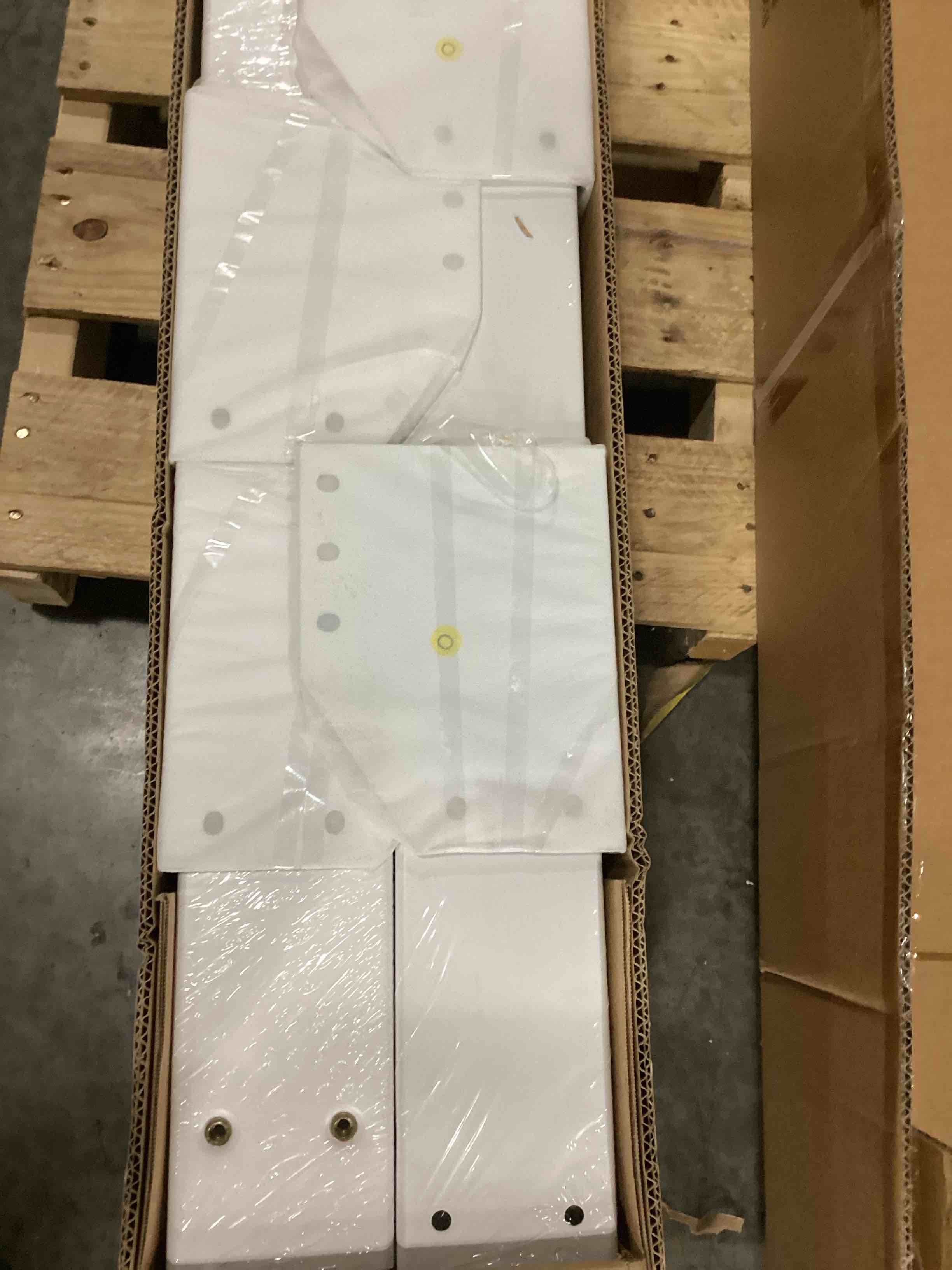 https://s3.amazonaws.com/lotting-images-prod/bidfta/ORG6838001_1734623426267.jpeg