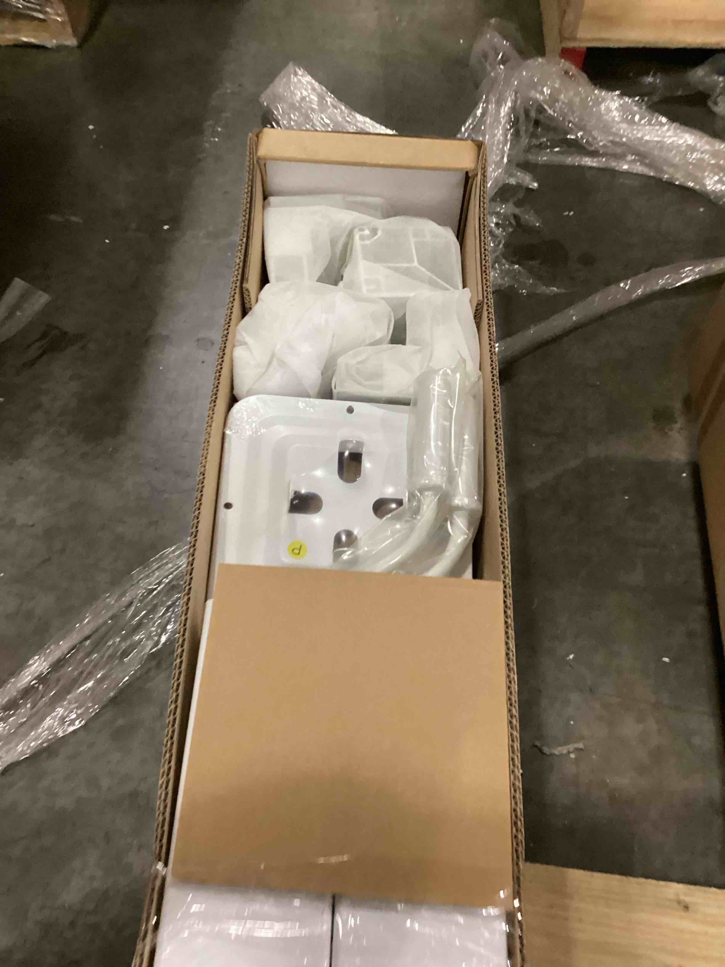 https://s3.amazonaws.com/lotting-images-prod/bidfta/ORG6838001_1734623433910.jpeg