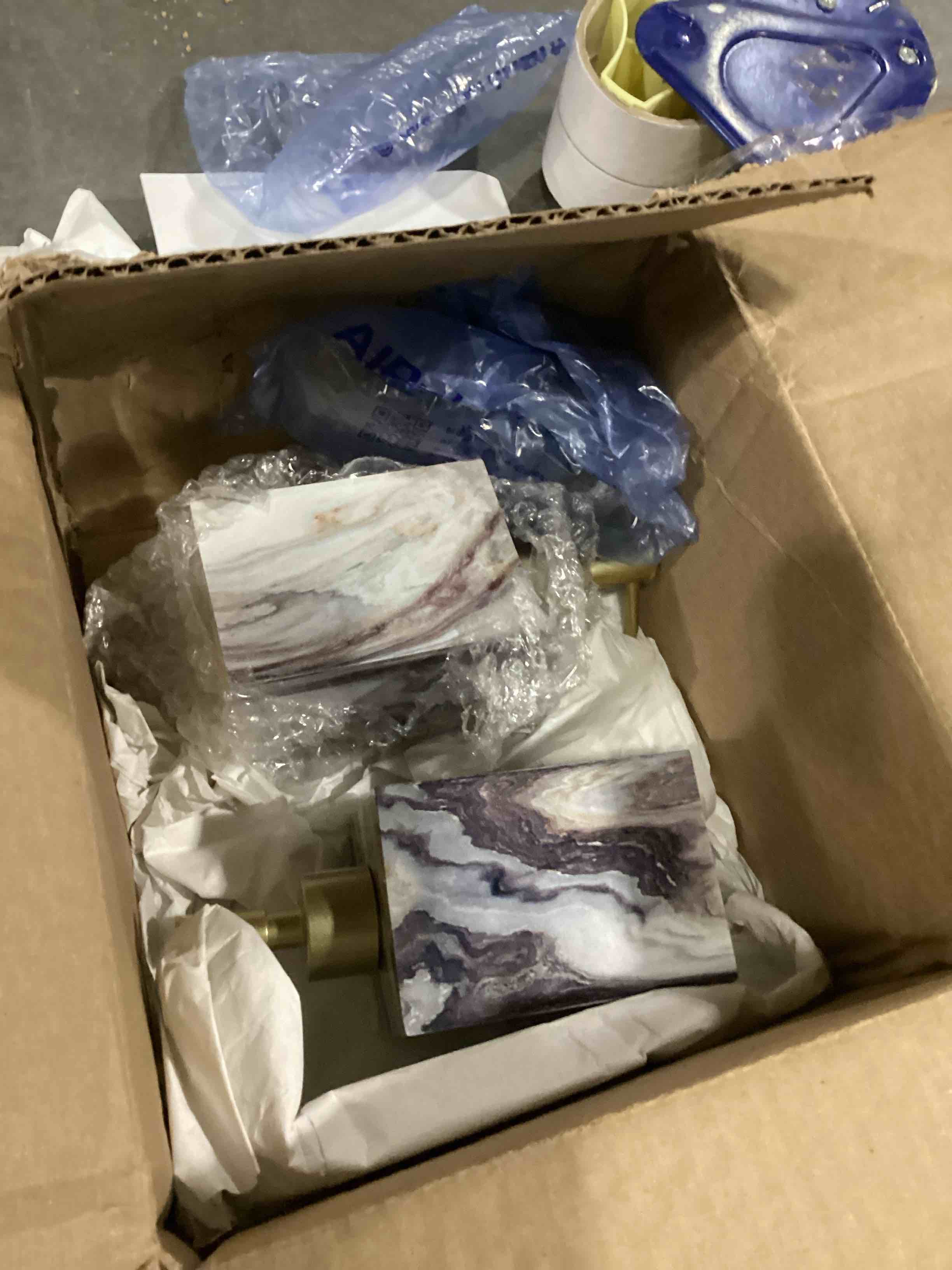 https://s3.amazonaws.com/lotting-images-prod/bidfta/ORG6839340_1739889602930.jpeg