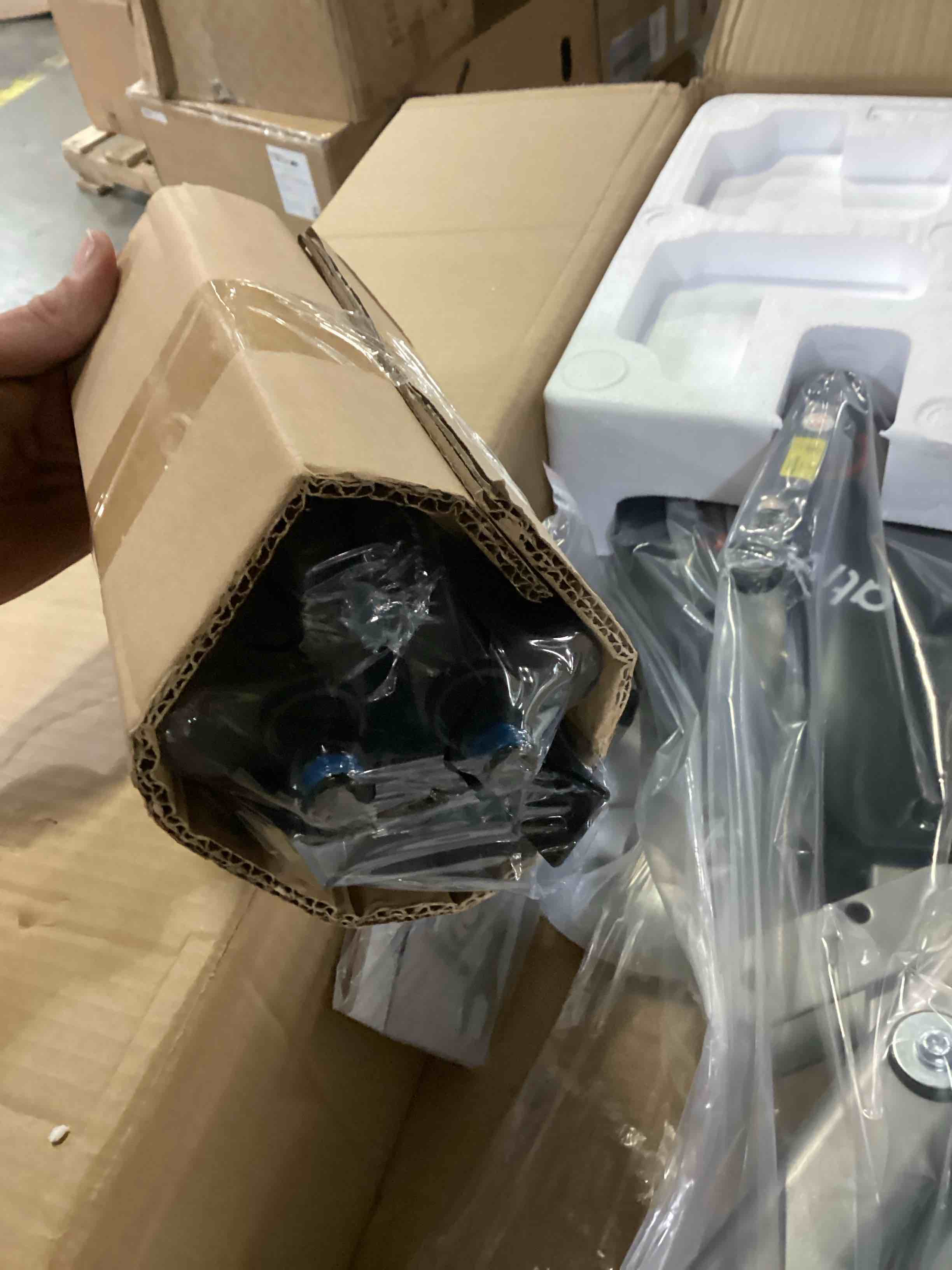 https://s3.amazonaws.com/lotting-images-prod/bidfta/ORG6841364_1737398816242.jpeg