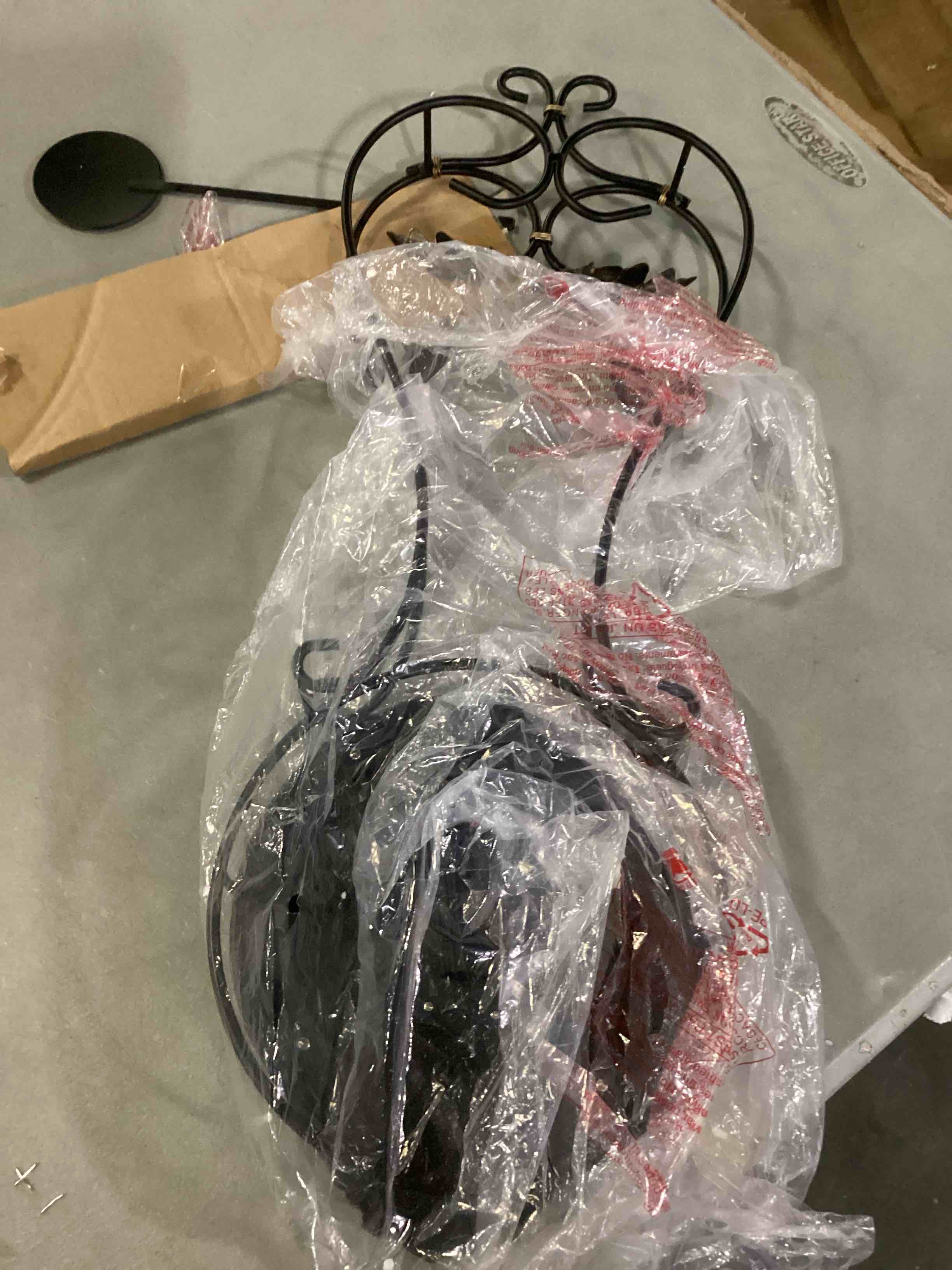 https://s3.amazonaws.com/lotting-images-prod/bidfta/ORG6841517_1737557075007.jpeg