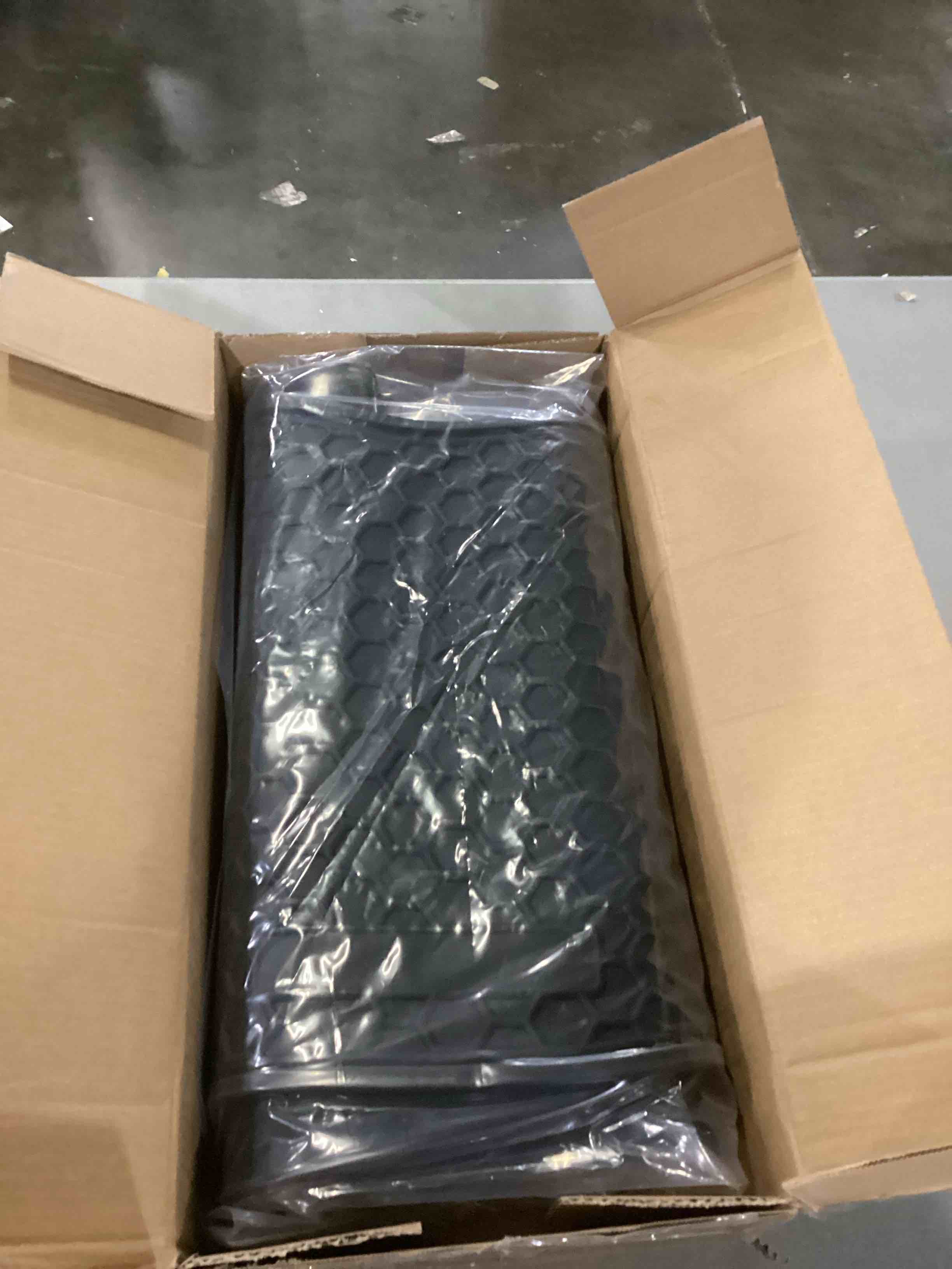 https://s3.amazonaws.com/lotting-images-prod/bidfta/ORG6841645_1737640866818.jpeg