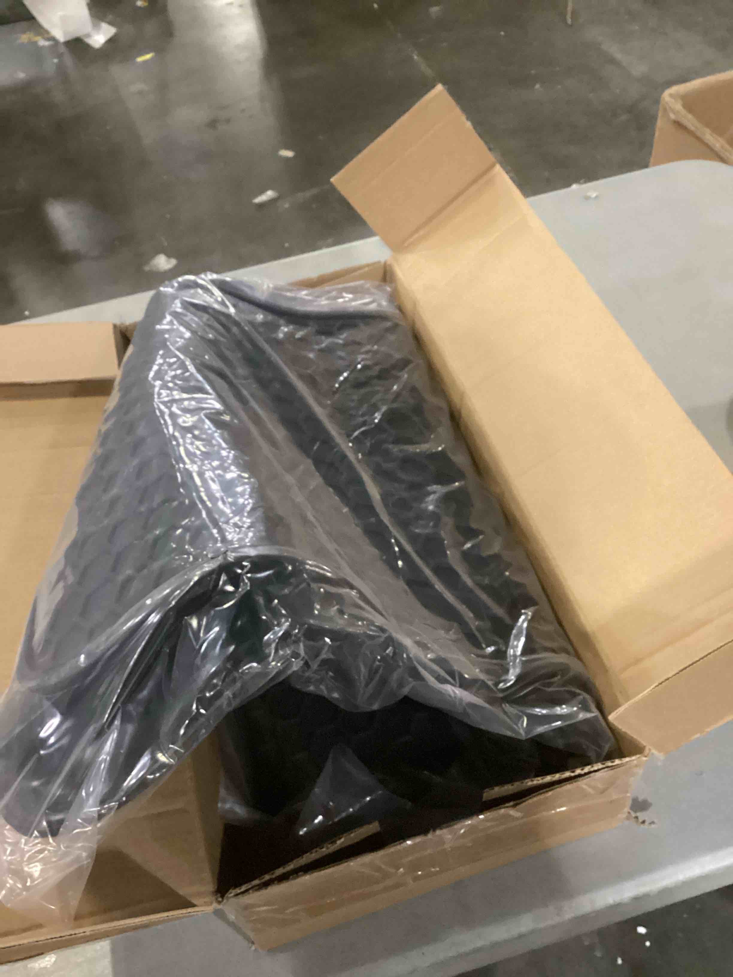 https://s3.amazonaws.com/lotting-images-prod/bidfta/ORG6841645_1737640873008.jpeg
