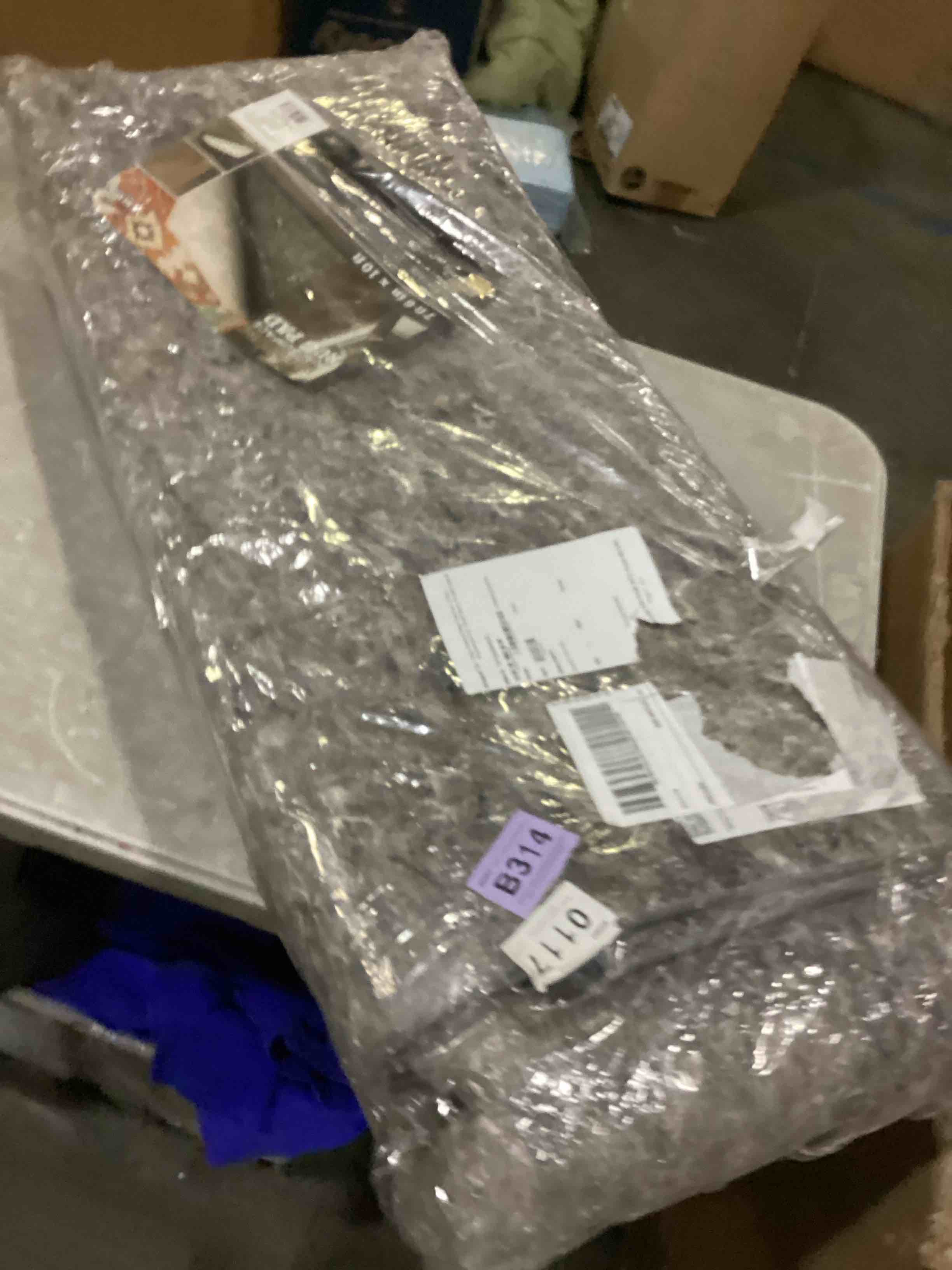 https://s3.amazonaws.com/lotting-images-prod/bidfta/ORG6843762_1737122945942.jpeg